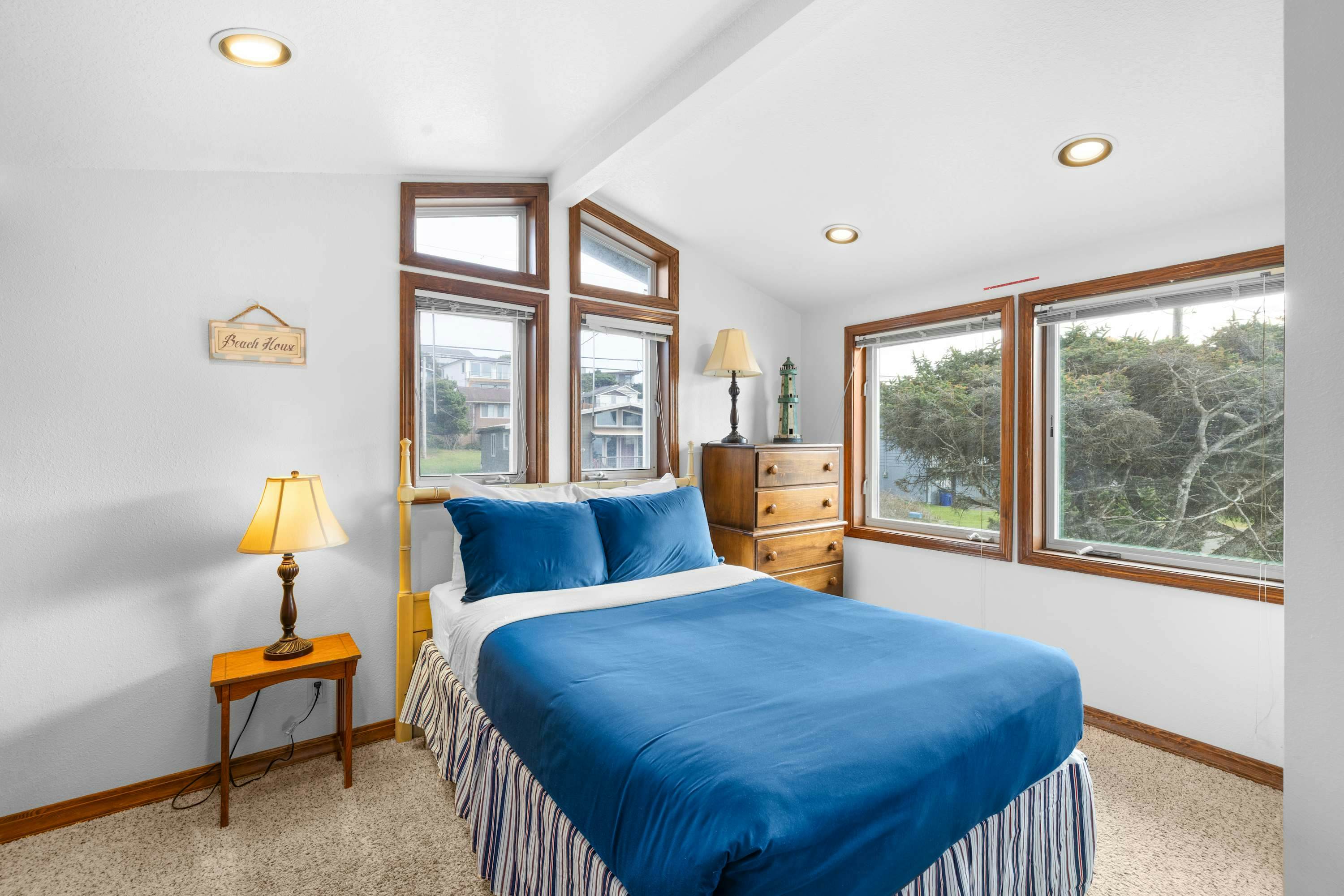 Oceanfront house with private hot tub and amazing ocean views