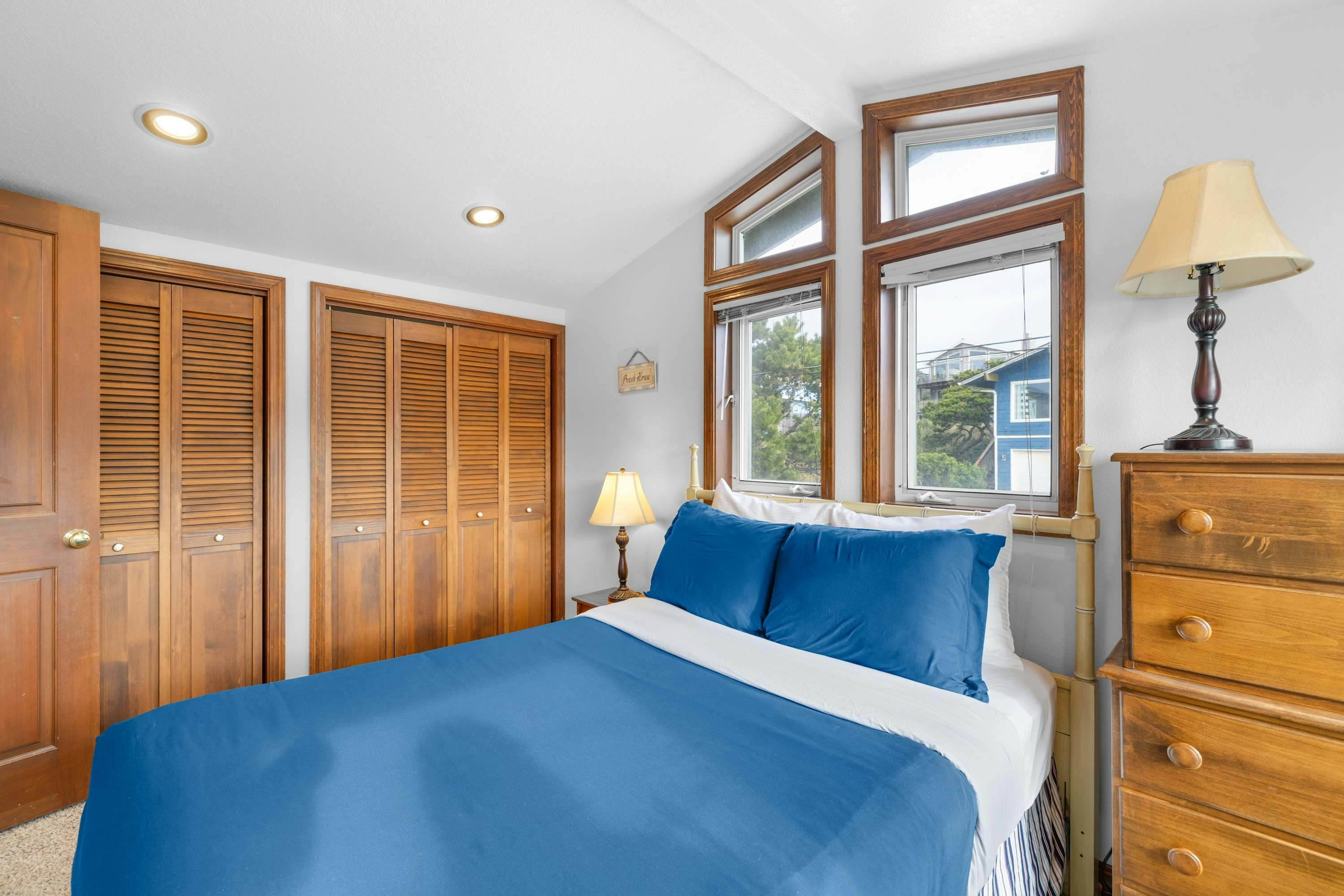 Oceanfront house with private hot tub and amazing ocean views