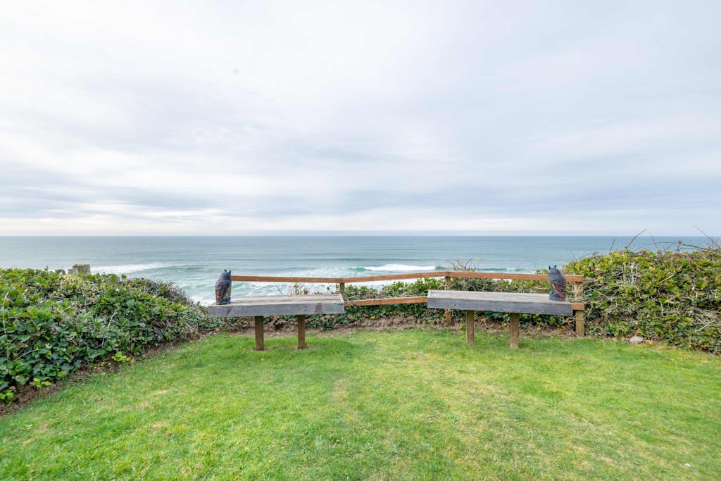Oceanfront house with private hot tub and amazing ocean views