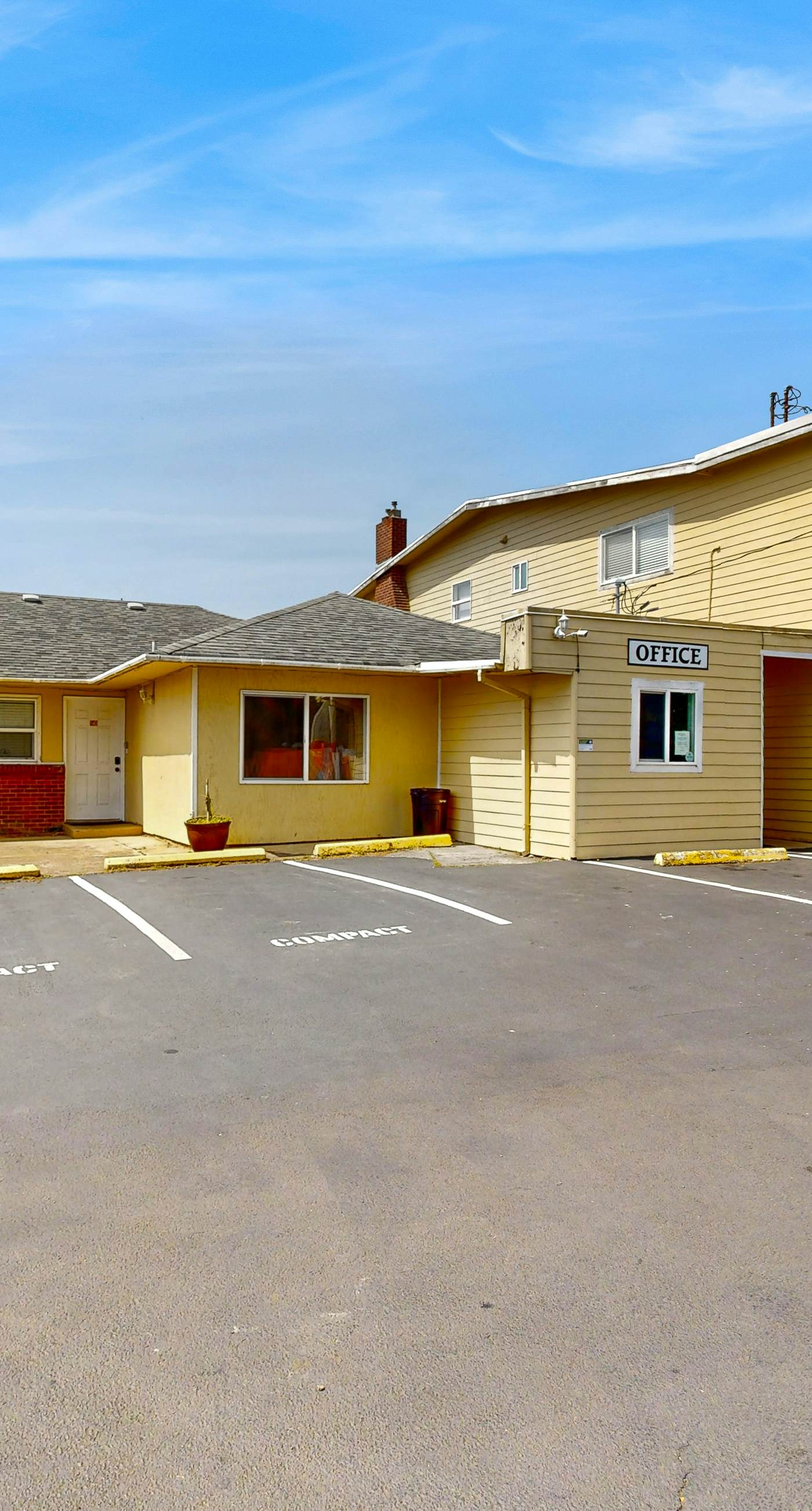 Oceanview Condo Dog Friendly Close to Beach and Everthing in Town