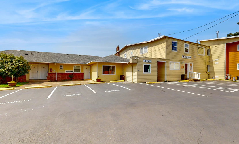 Oceanview Condo Dog Friendly Close to Beach and Everthing in Town