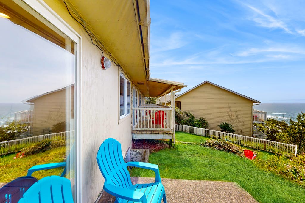 Oceanview Condo Dog Friendly Close to Beach and Everthing in Town