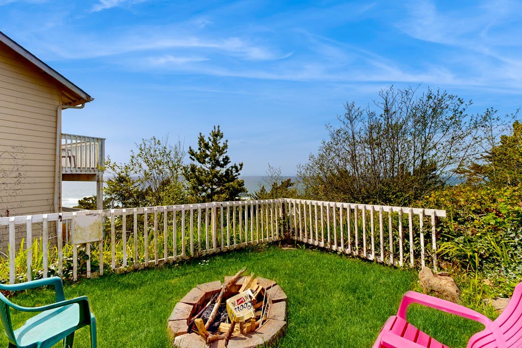 Oceanview Condo Dog Friendly Close to Beach and Everthing in Town