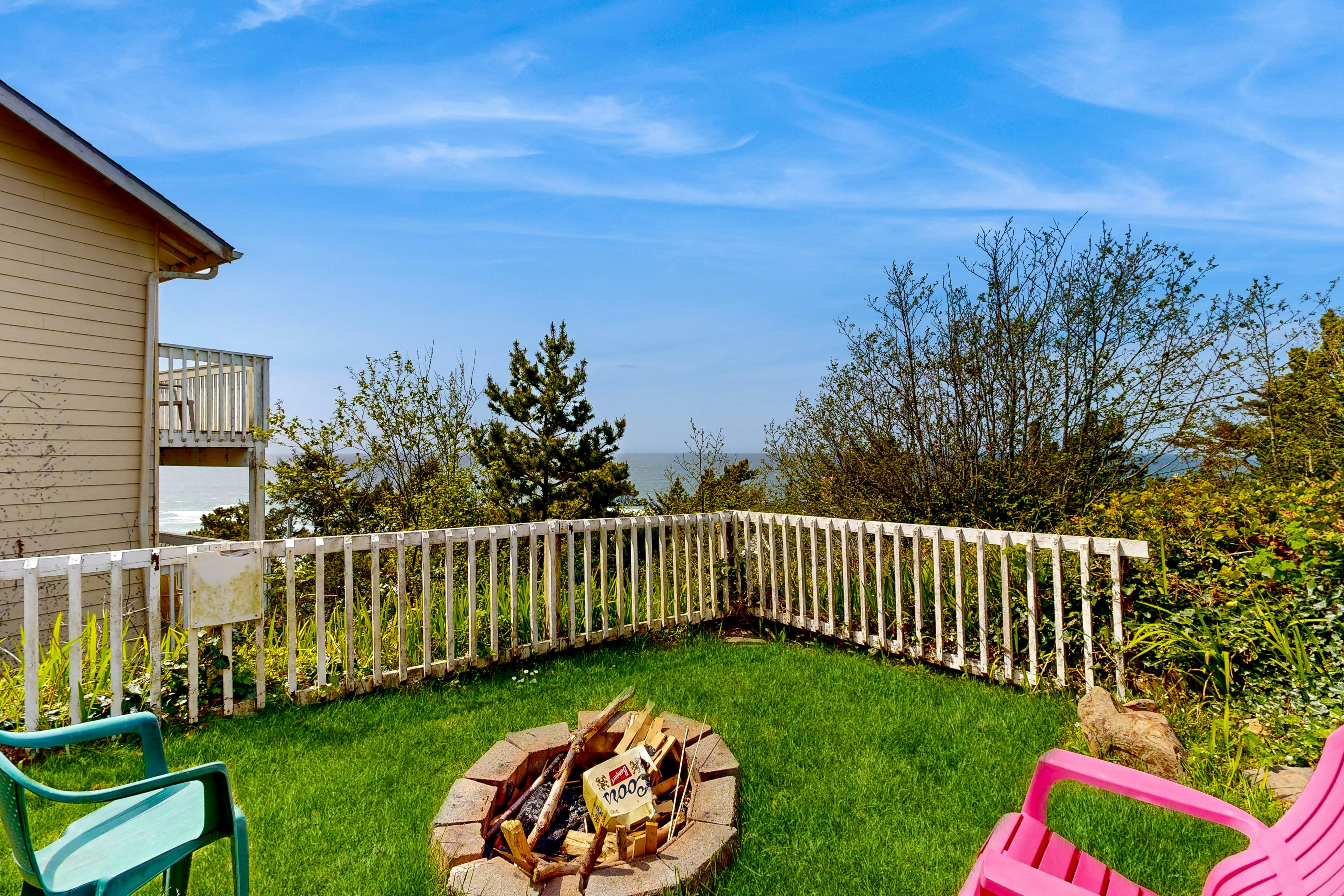 Oceanview Condo, Dog Friendly, Close to Beach & Everthing in Town