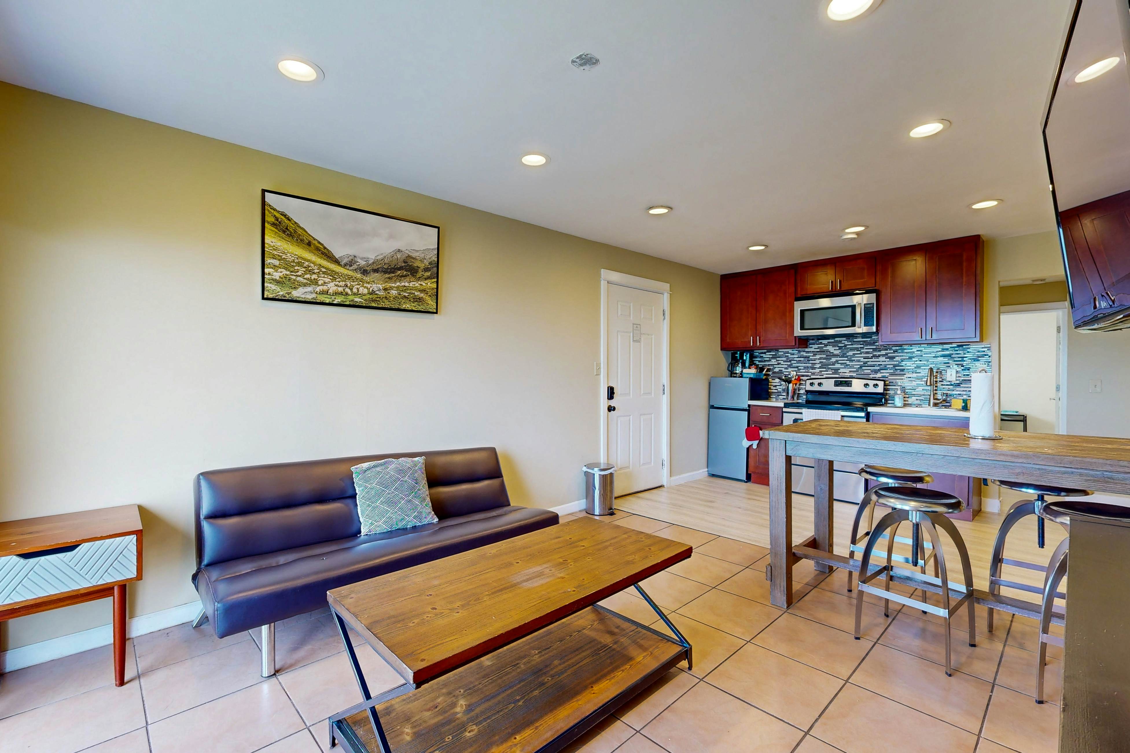 Oceanview Condo, Dog Friendly, Close to Beach & Everthing in Town