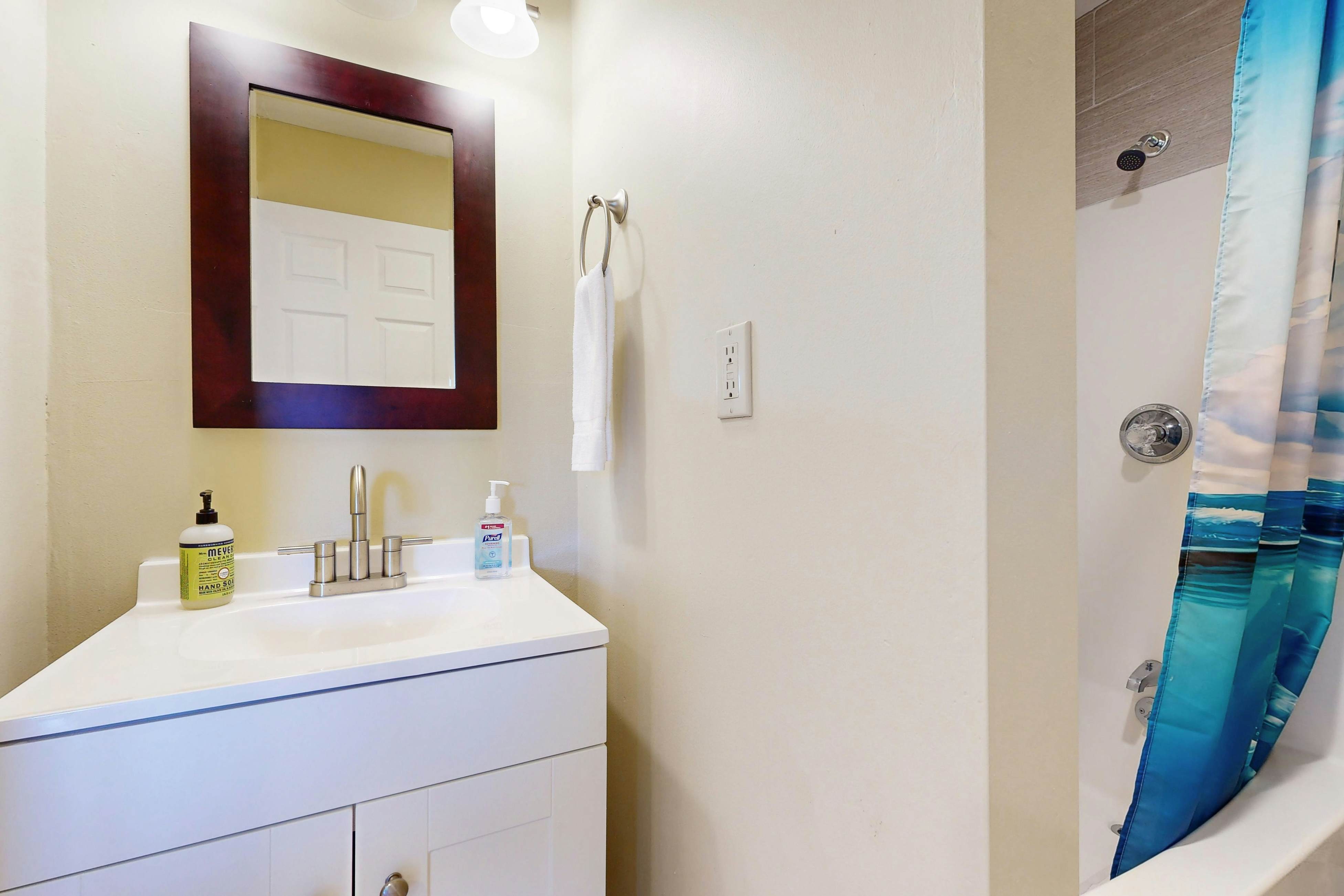 Oceanview Condo, Dog Friendly, Close to Beach & Everthing in Town