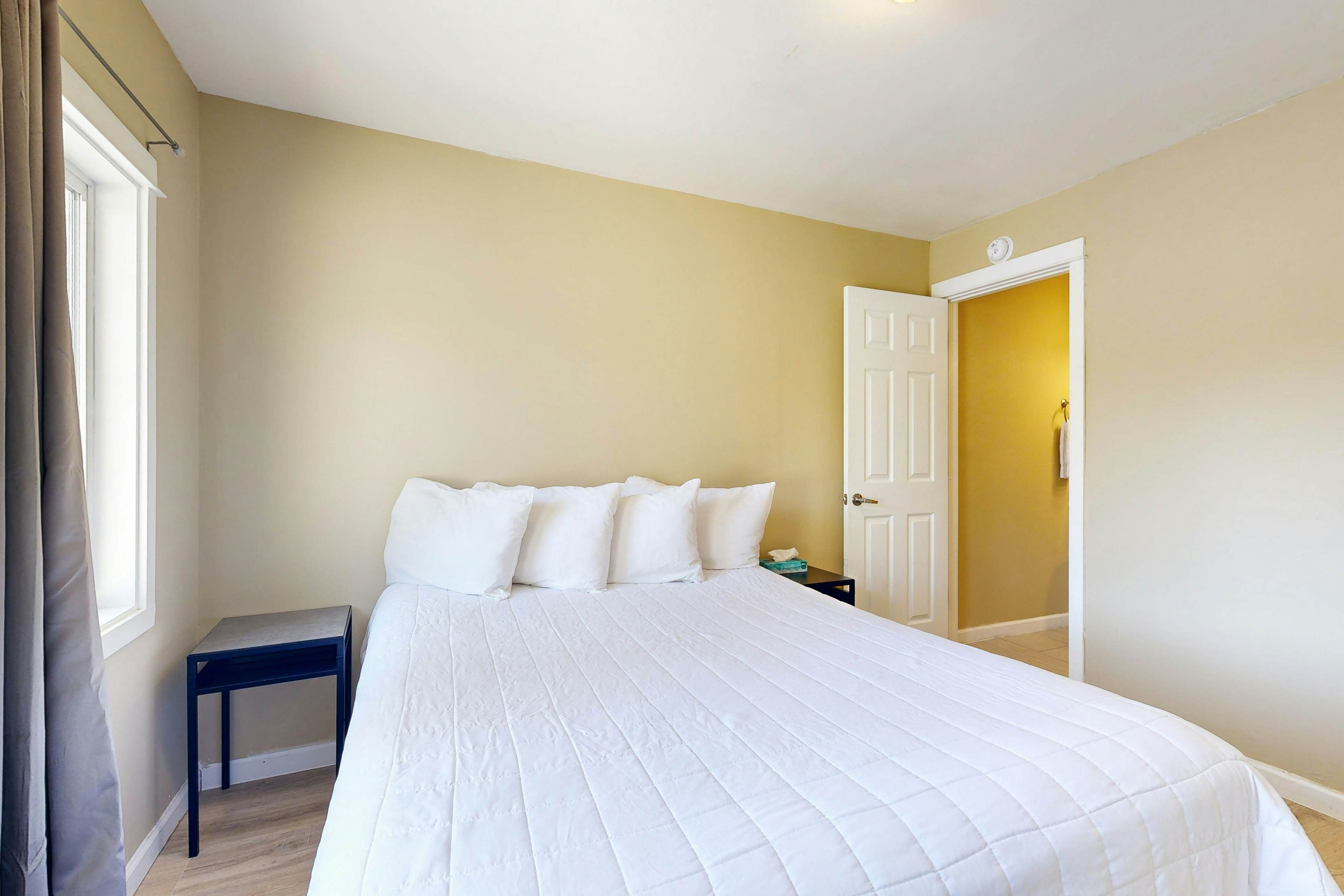 Oceanview Condo, Dog Friendly, Close to Beach & Everthing in Town