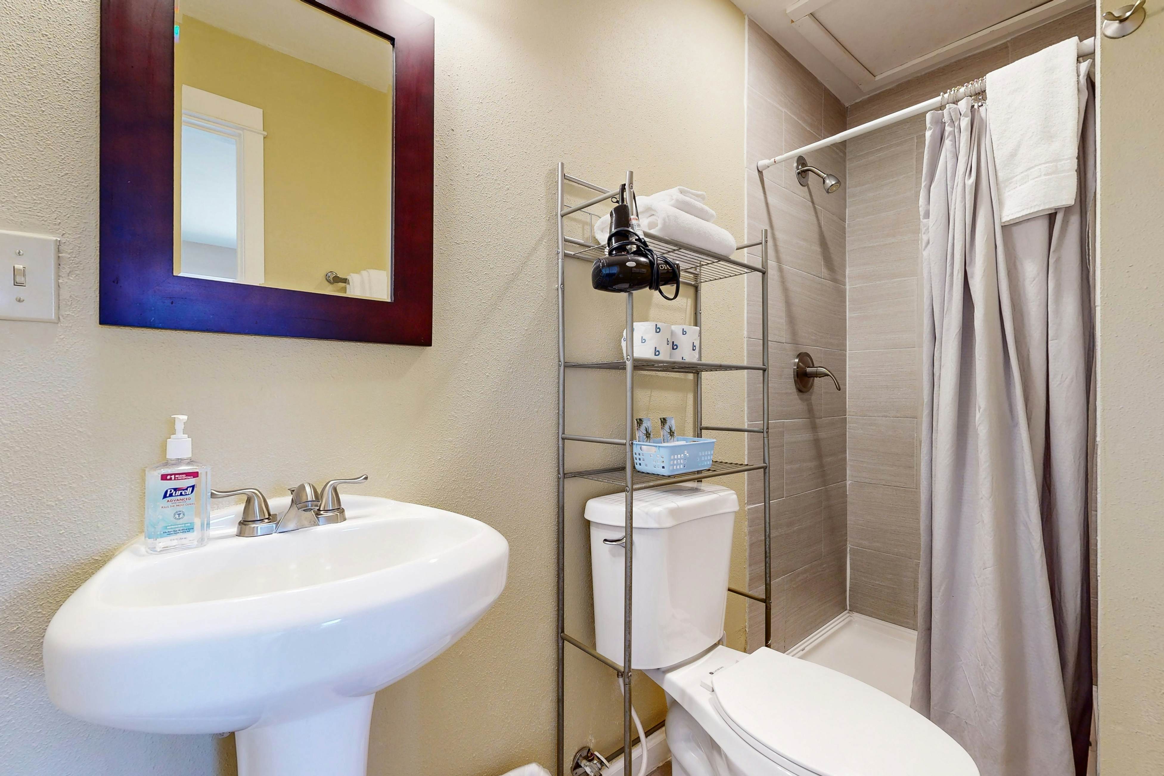 Oceanview Condo, Dog Friendly, Close to Beach & Everthing in Town