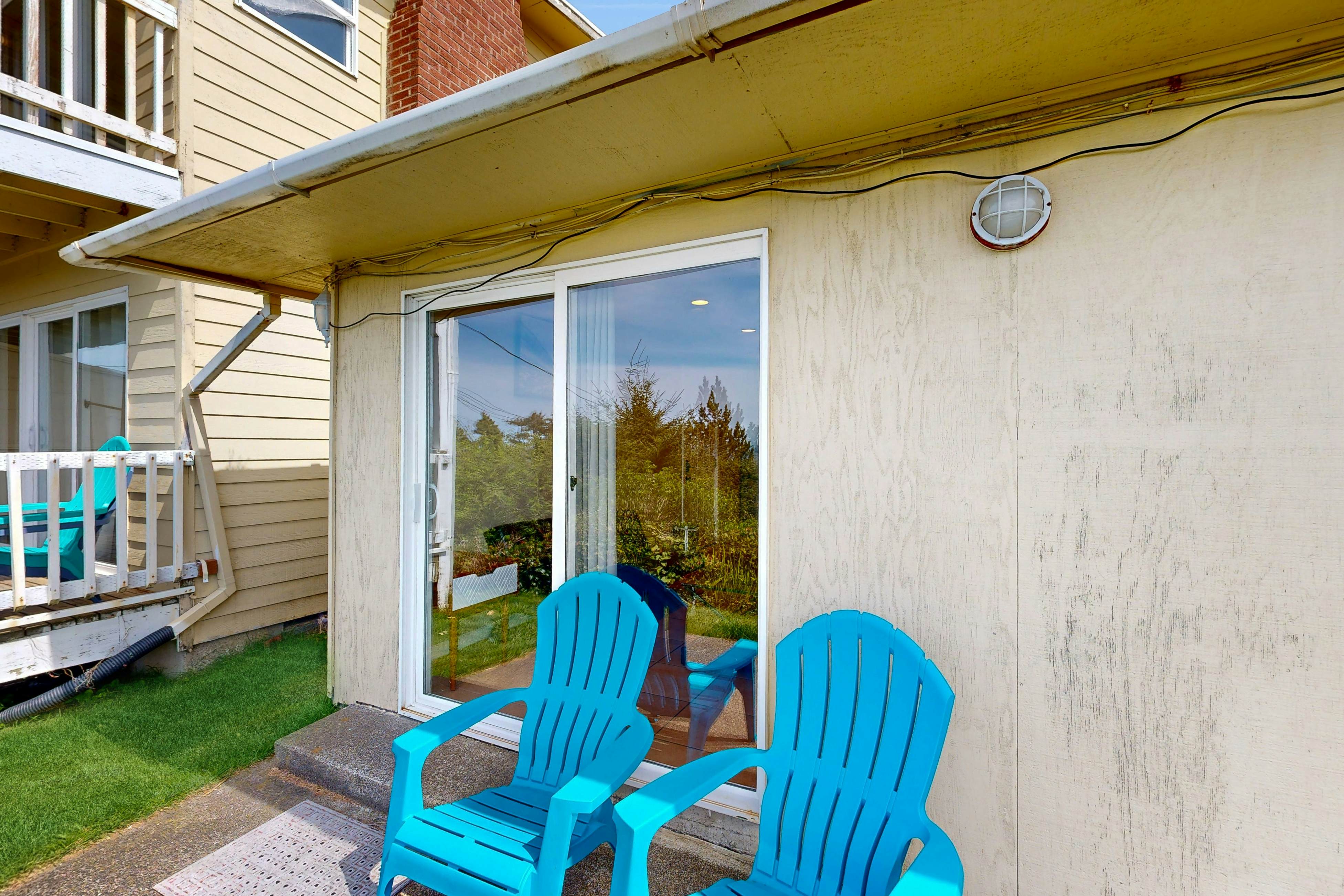 Oceanview Condo, Dog Friendly, Close to Beach & Everthing in Town