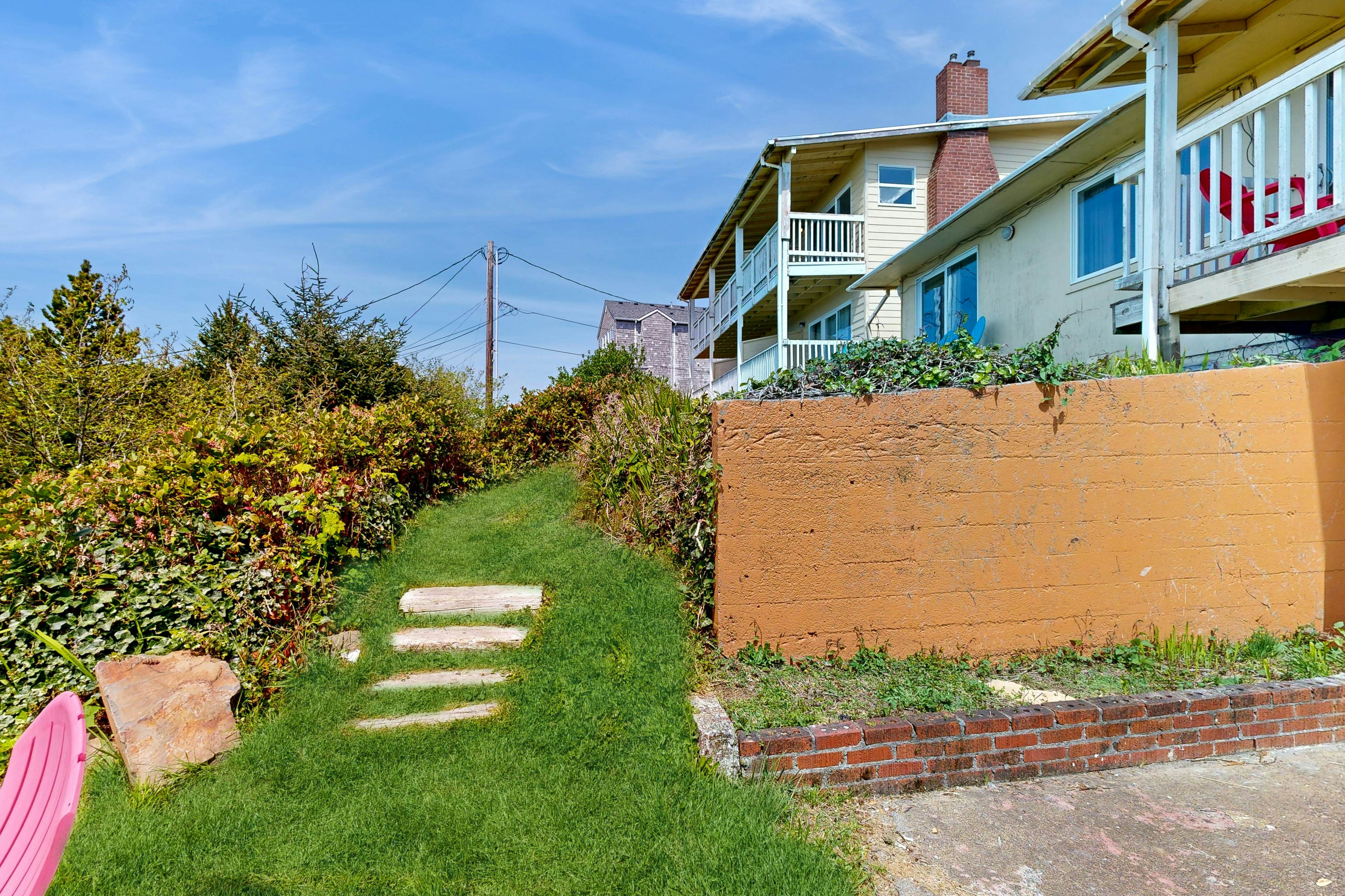 Oceanview Condo, Dog Friendly, Close to Beach & Everthing in Town