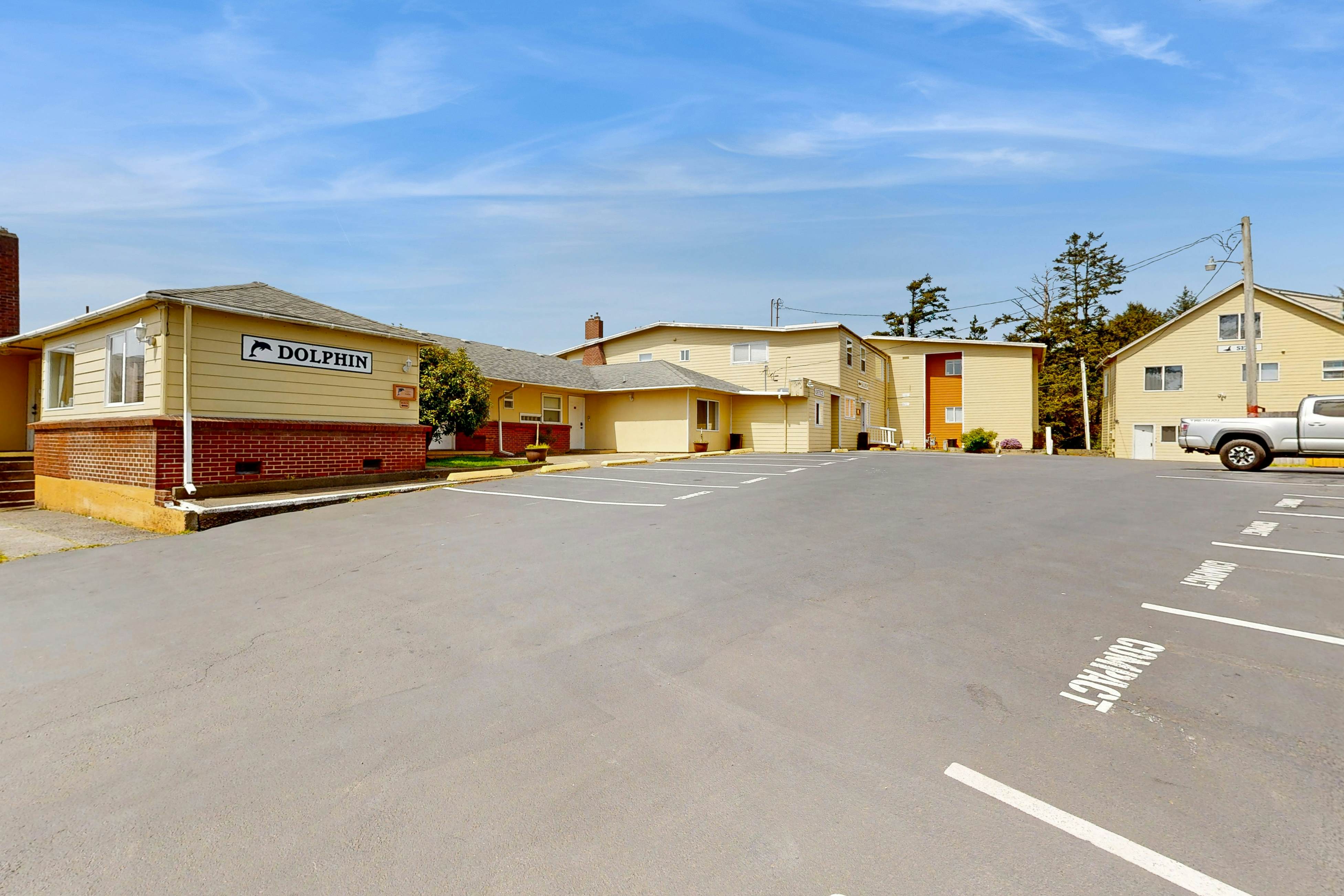 Oceanview Condo, Dog Friendly, Close to Beach & Everthing in Town