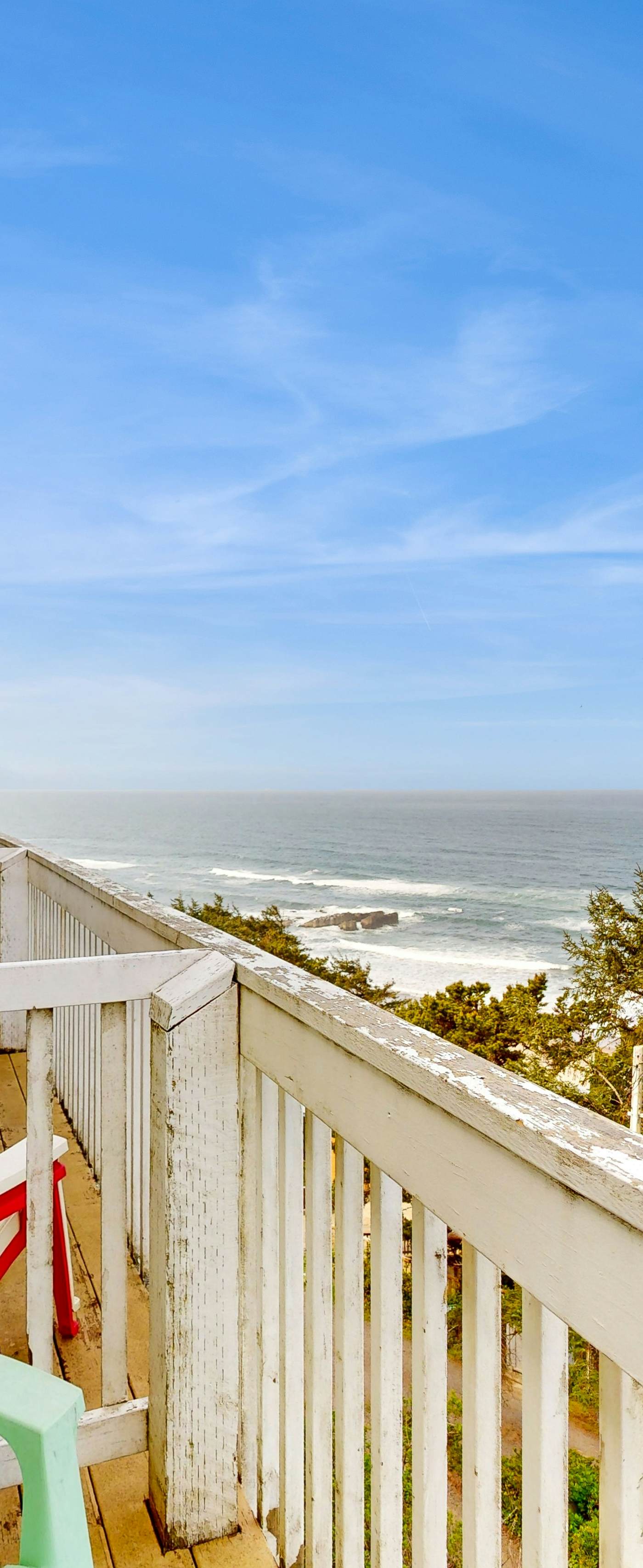 Upper Level Studio with Sweeping Ocean Views Dog Friendly