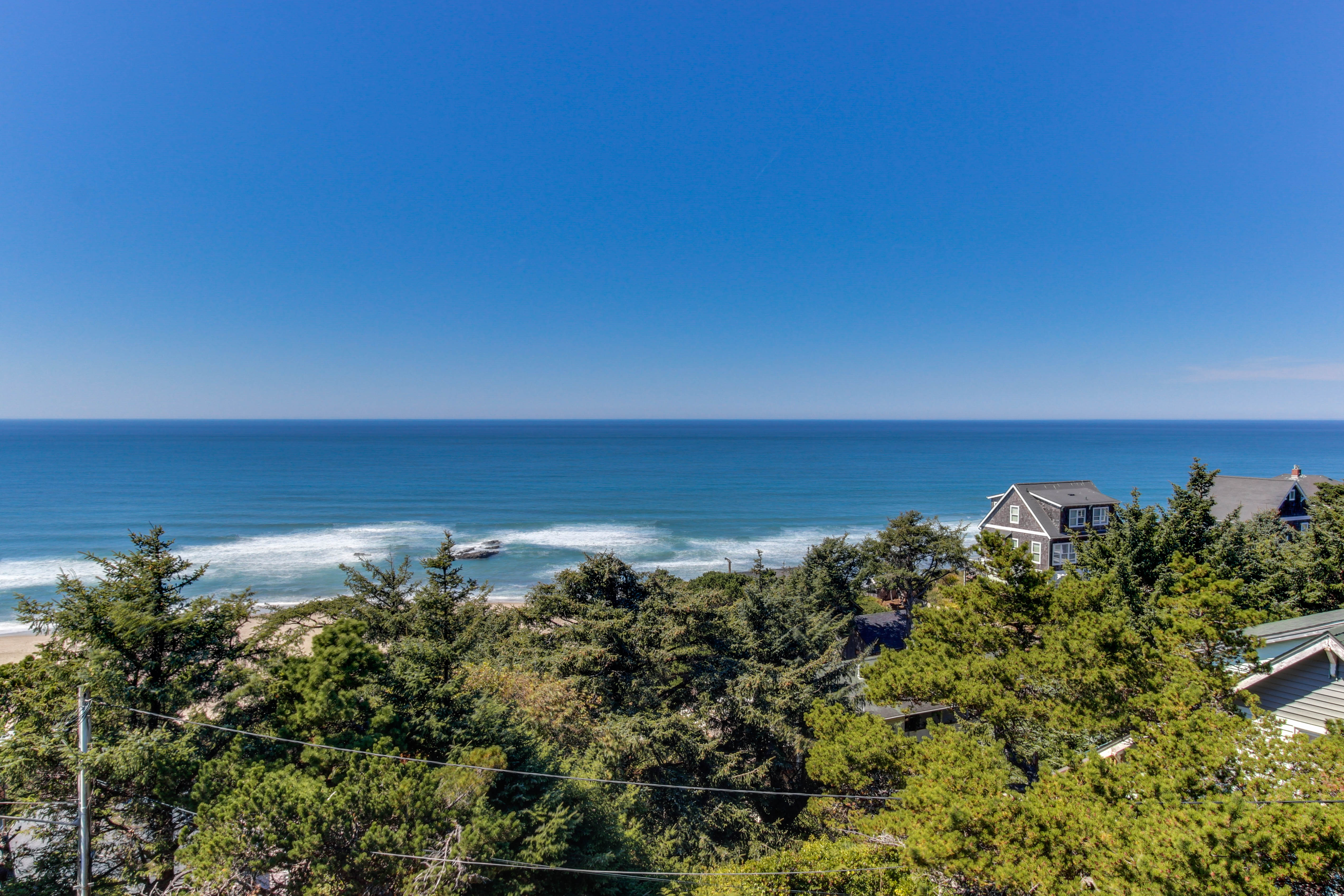 Upper Level Studio with Sweeping Ocean Views Dog Friendly