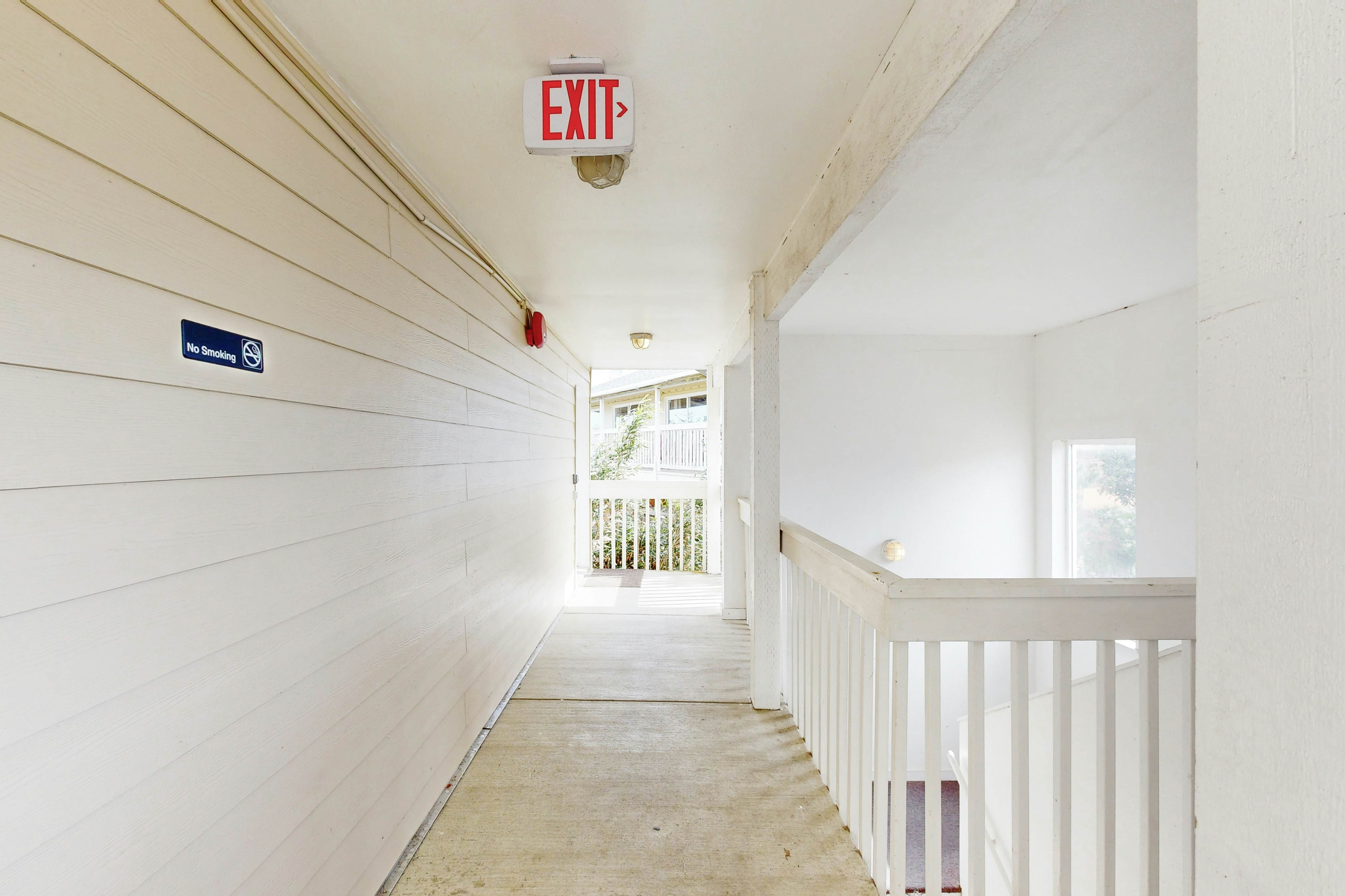 Upper-Level Studio with Sweeping Ocean Views - Dog-Friendly