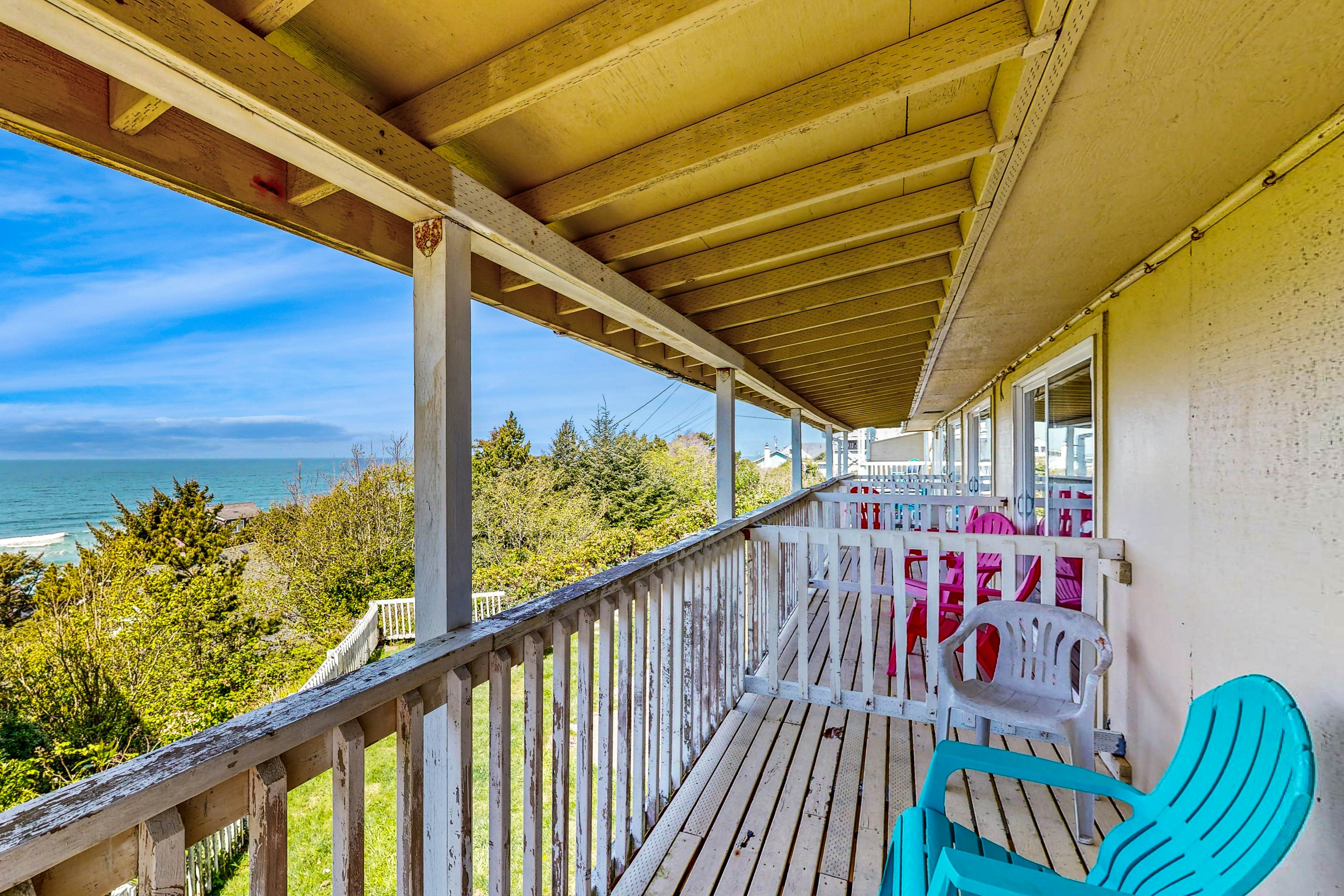 Lovely Coastal Condo with Ocean Views Walk to Beach Dogs OK