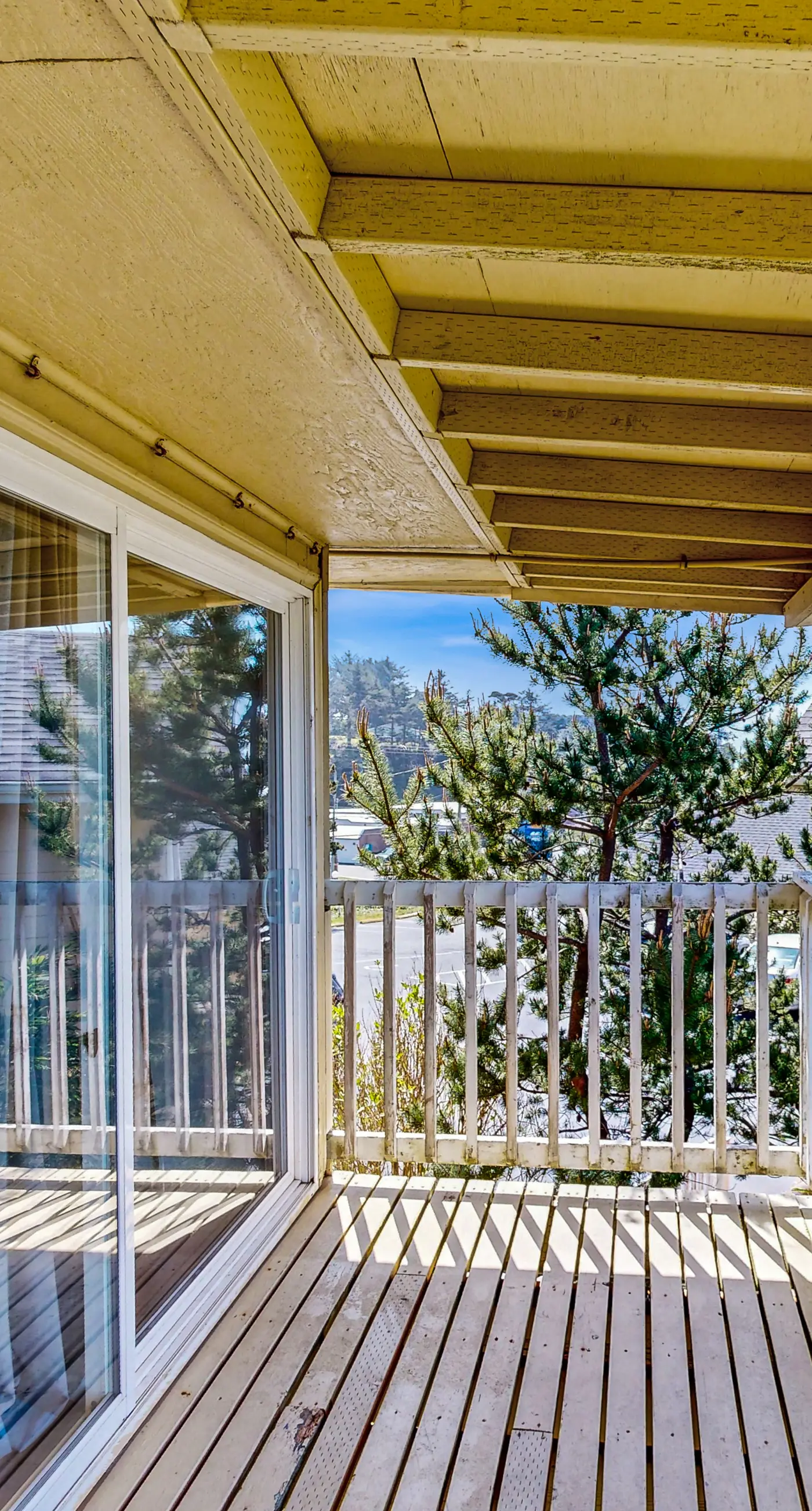 Lovely Coastal Condo with Ocean Views Walk to Beach Dogs OK