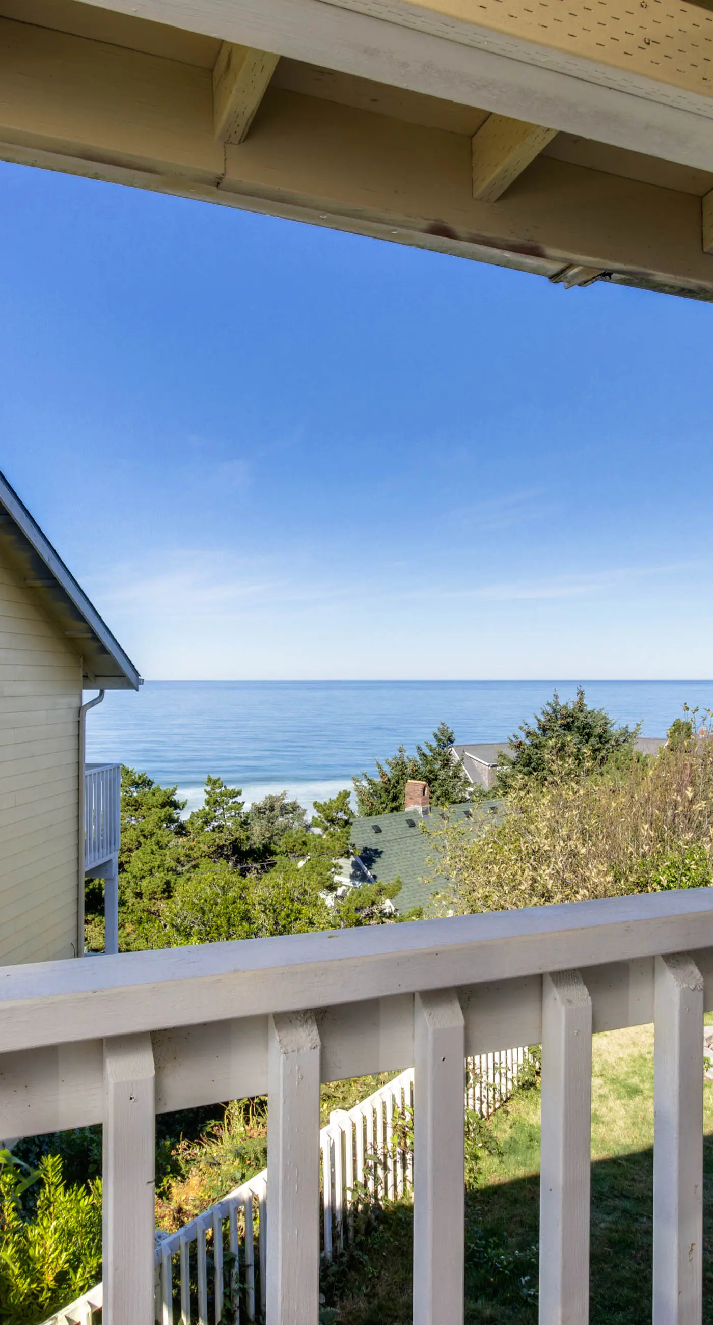 Lovely Coastal Condo with Ocean Views Walk to Beach Dogs OK