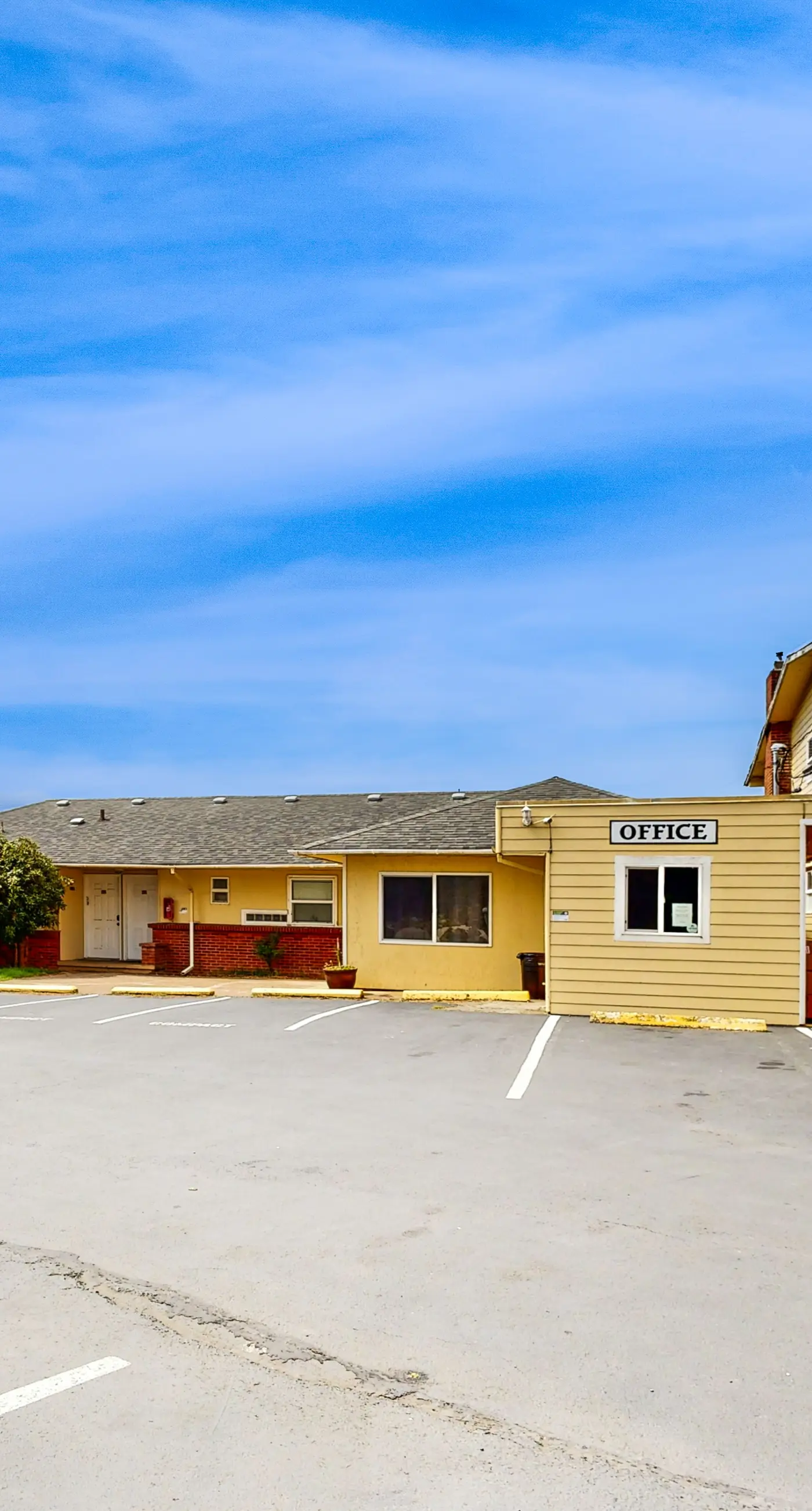 Lovely Coastal Condo with Ocean Views Walk to Beach Dogs OK