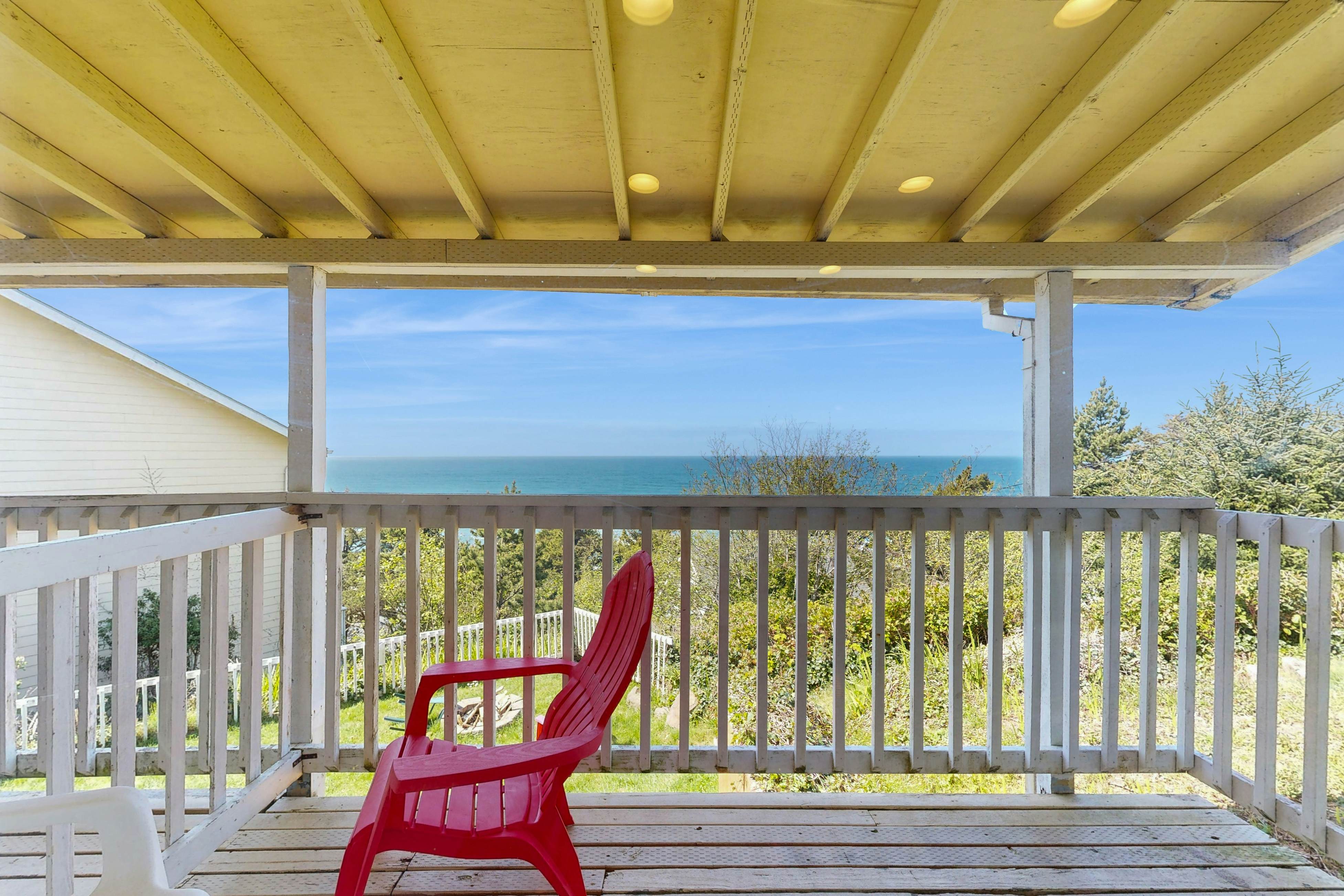 Lovely Oceanview Condo Close to the Beach - Dogs Welcome