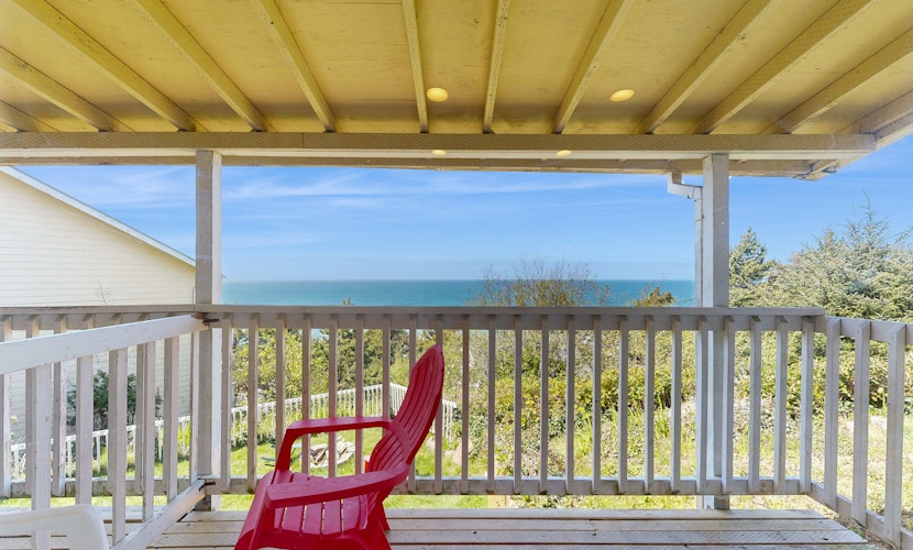 Lovely Oceanview Condo Close to the Beach Dogs Welcome