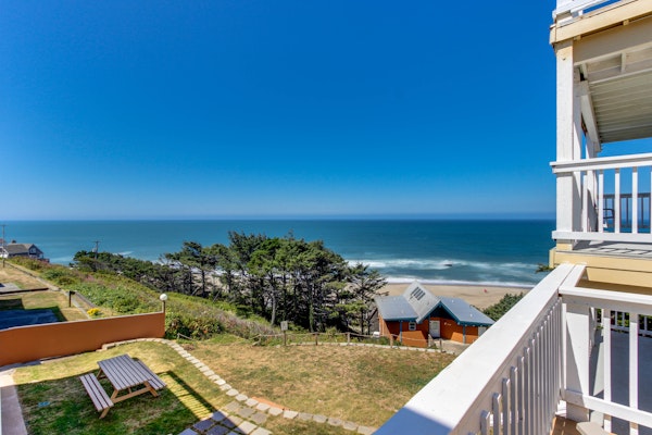 Lovely Oceanview Condo Close to the Beach Dogs Welcome