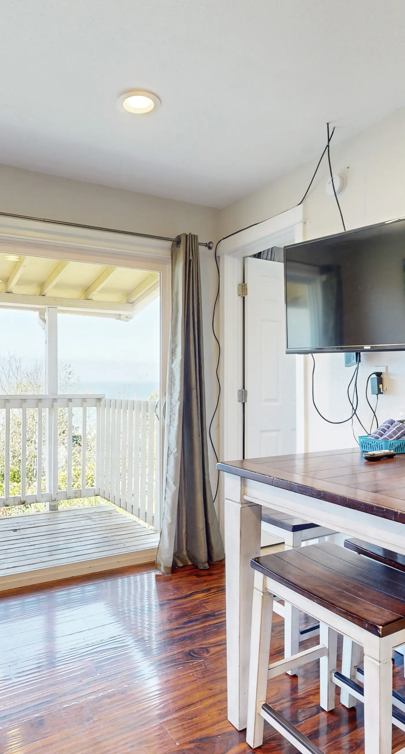 Lovely Oceanview Condo Close to the Beach Dogs Welcome