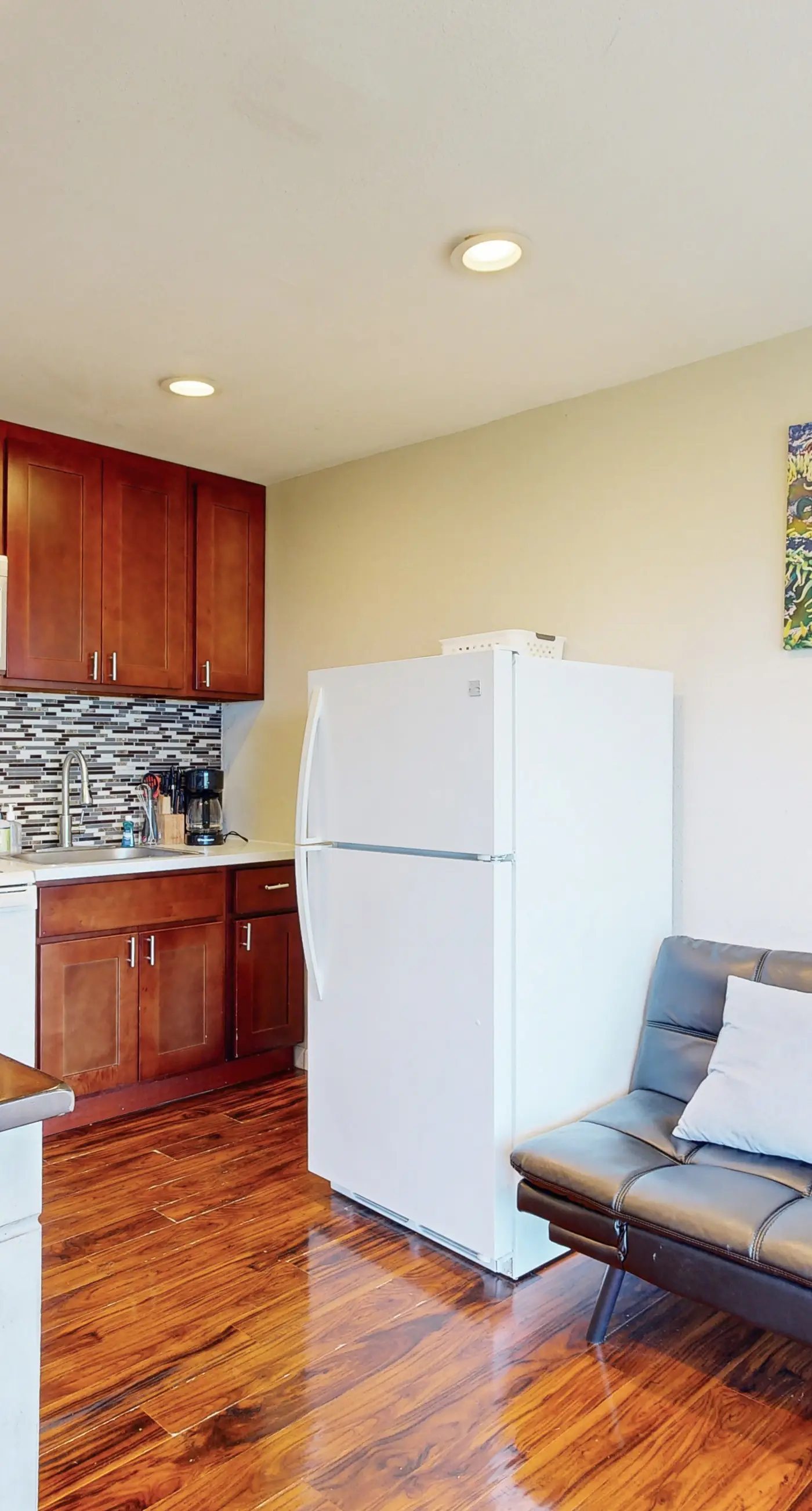 Lovely Oceanview Condo Close to the Beach Dogs Welcome