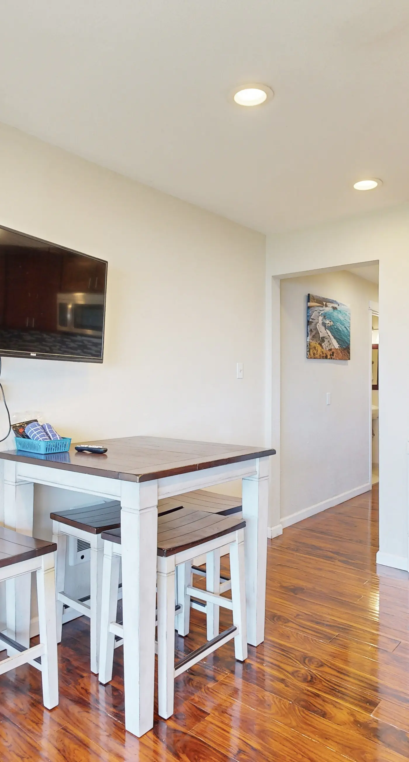 Lovely Oceanview Condo Close to the Beach Dogs Welcome