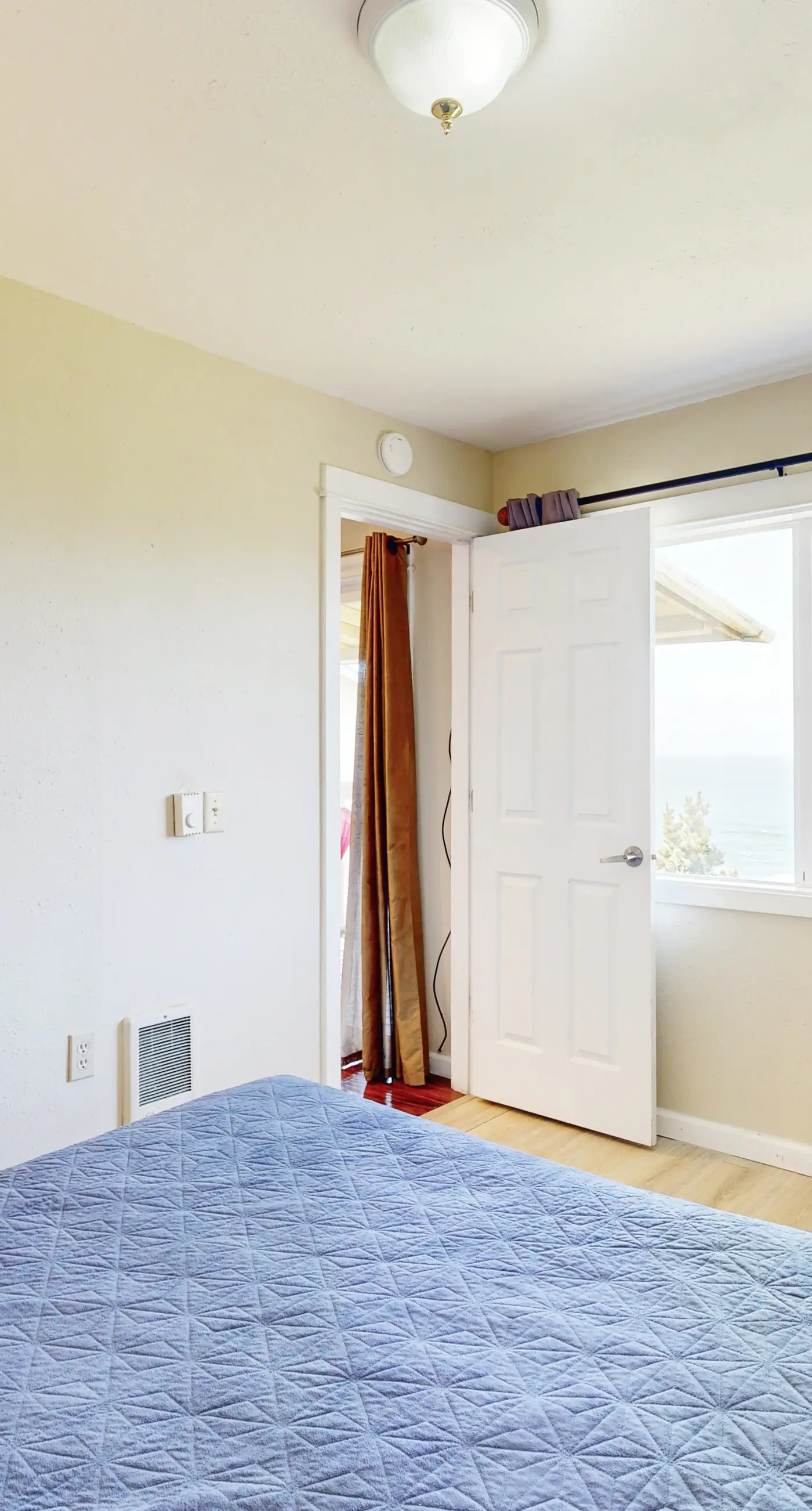 Lovely Oceanview Condo Close to the Beach Dogs Welcome