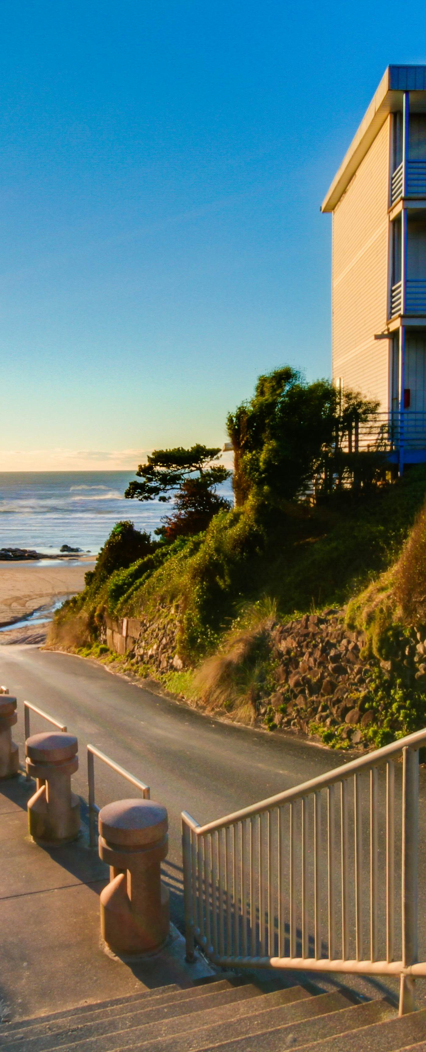 Lincoln City Beach Retreat with Hot Tub, Patio & Game Room