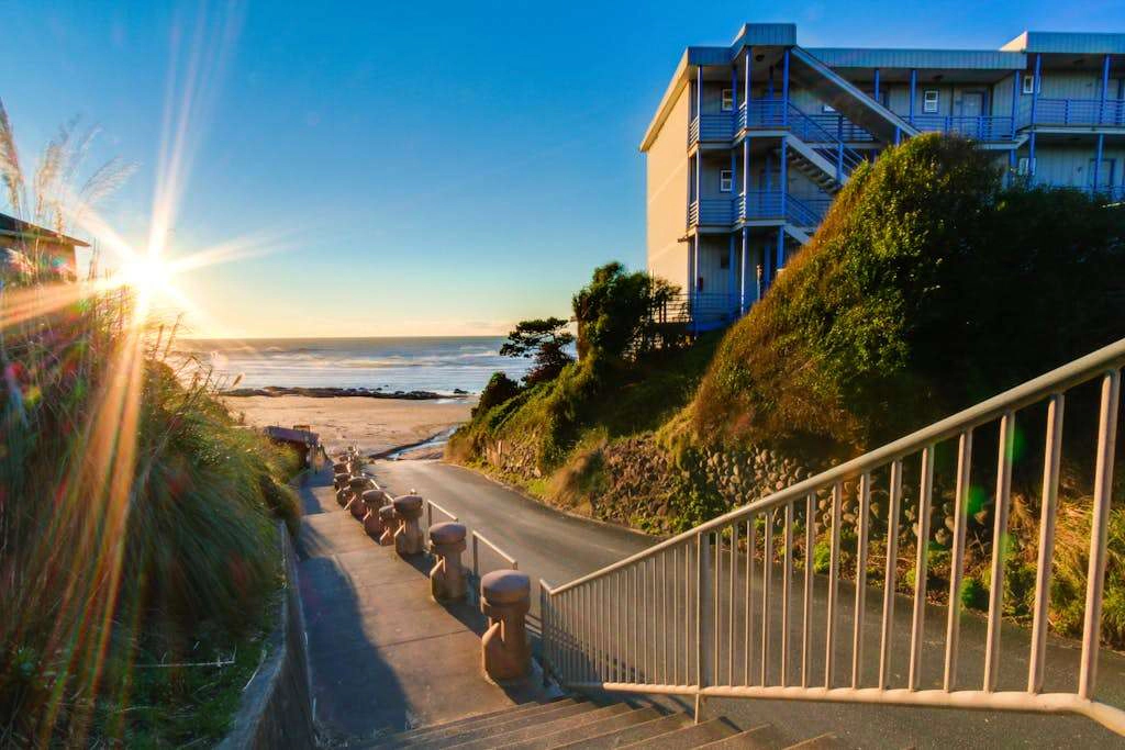 Lincoln City Beach Retreat with Hot Tub, Patio & Game Room