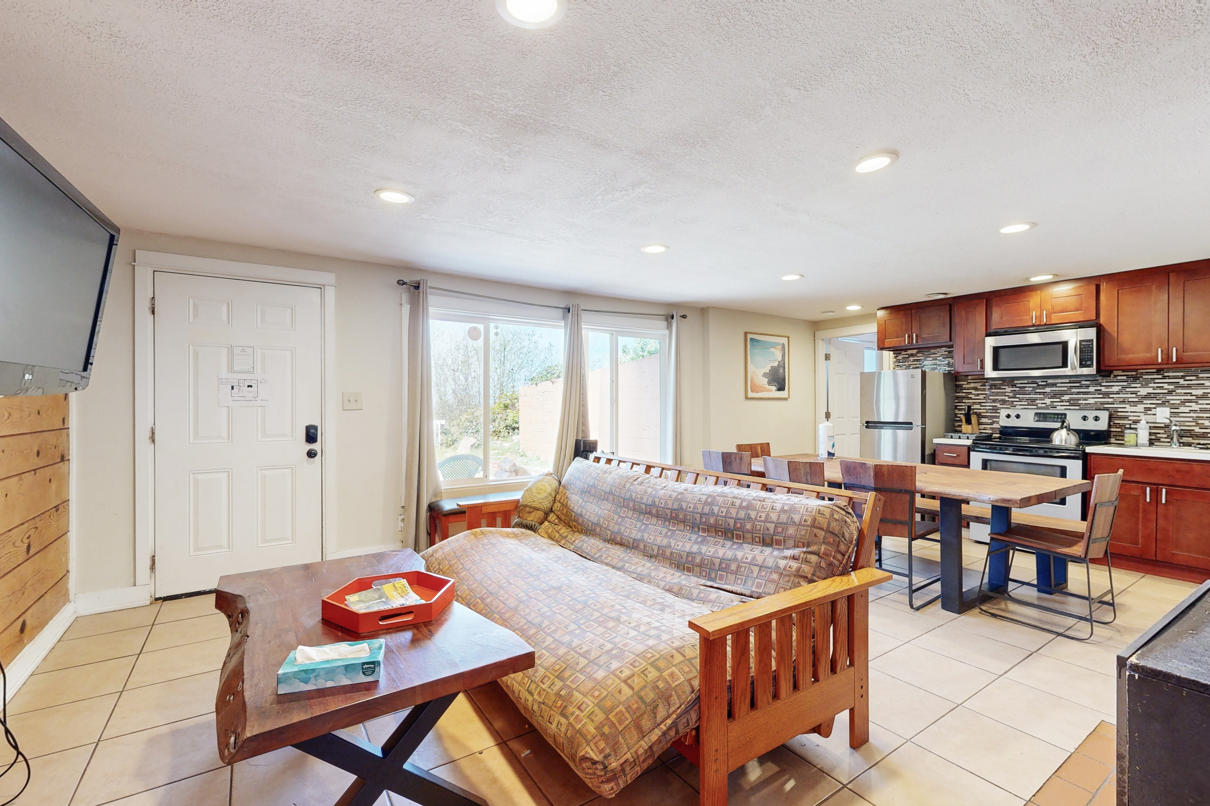 Cozy Coastal Condo with Ocean View Close to the Beach Dogs OK