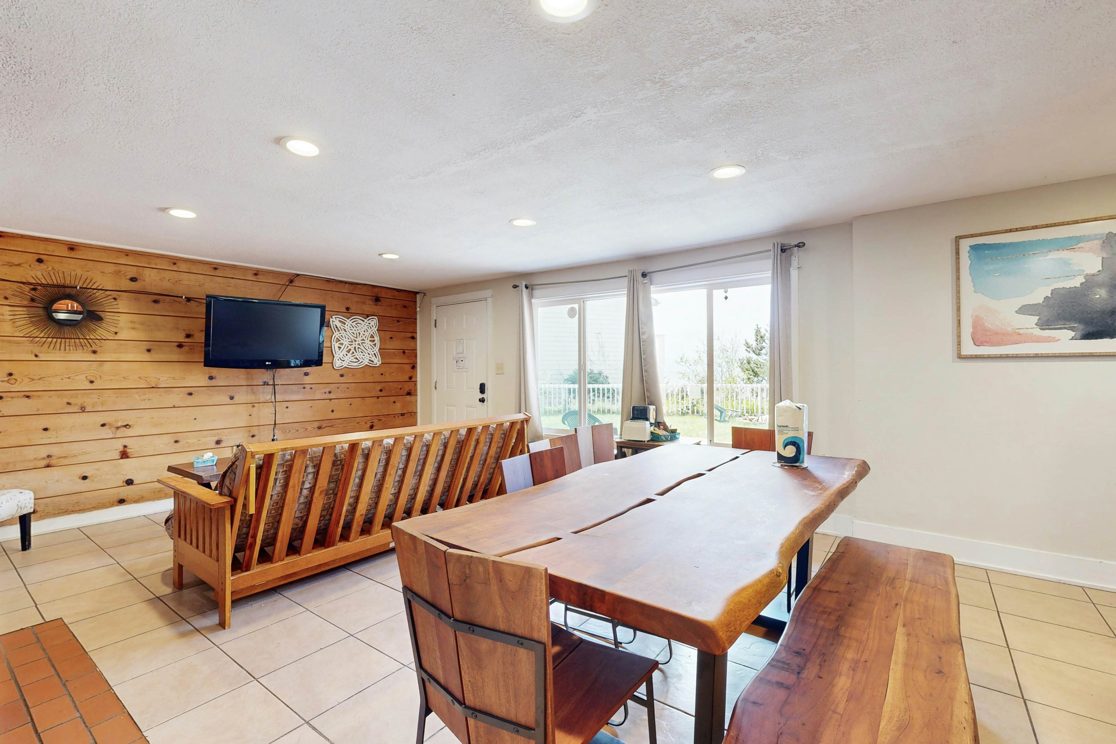 Cozy Coastal Condo with Ocean View, Close to the Beach, Dogs OK