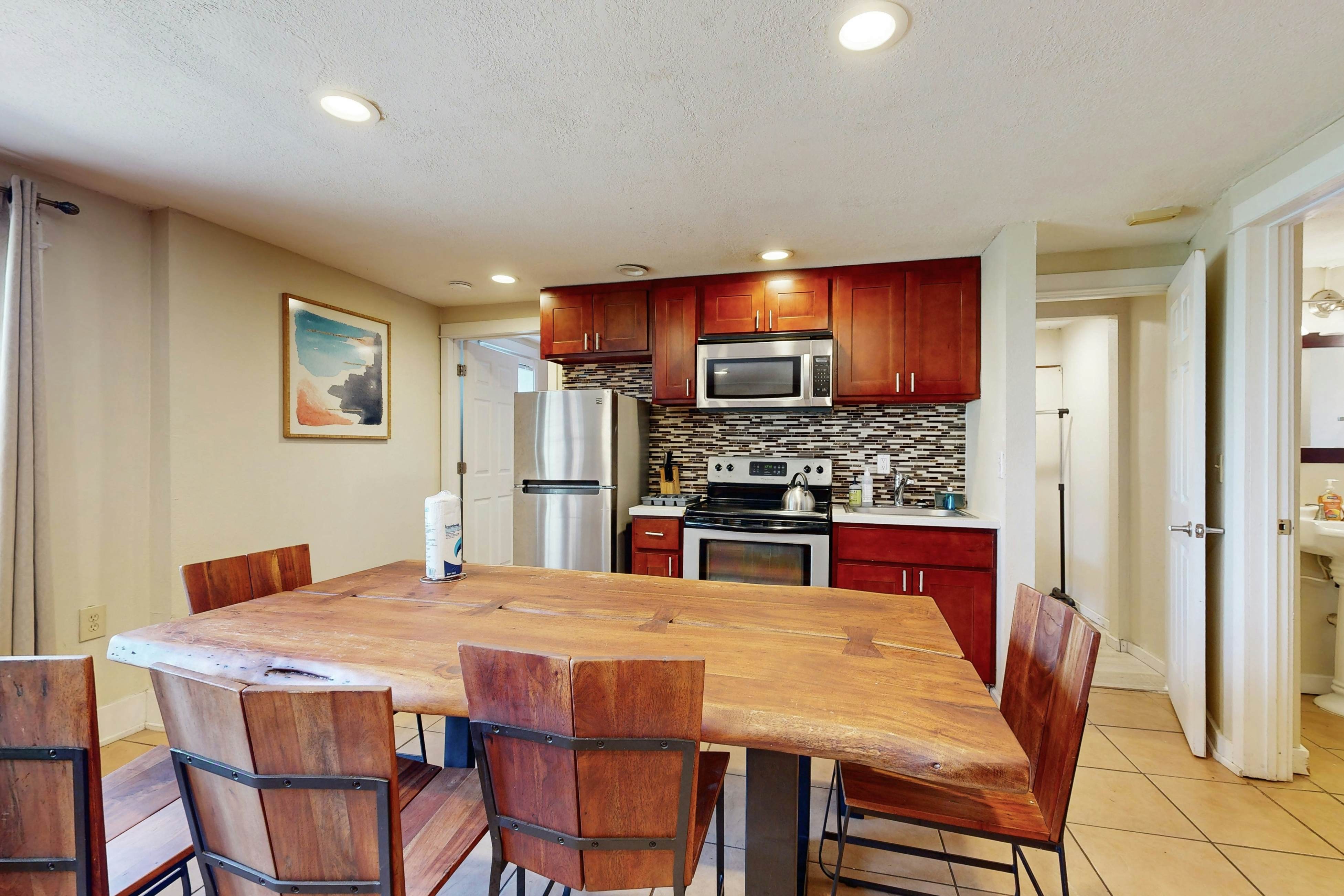 Cozy Coastal Condo with Ocean View, Close to the Beach, Dogs OK