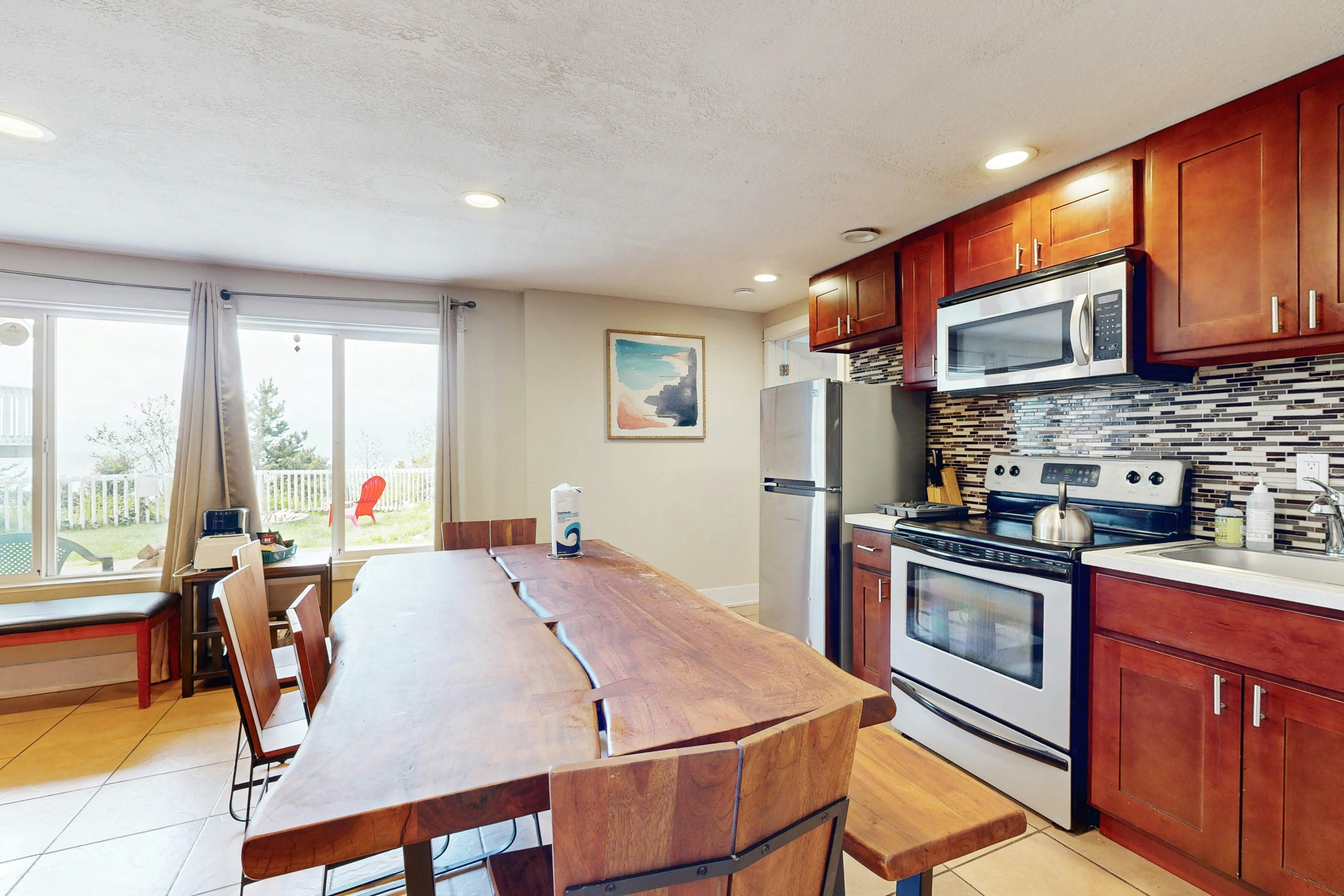 Cozy Coastal Condo with Ocean View, Close to the Beach, Dogs OK