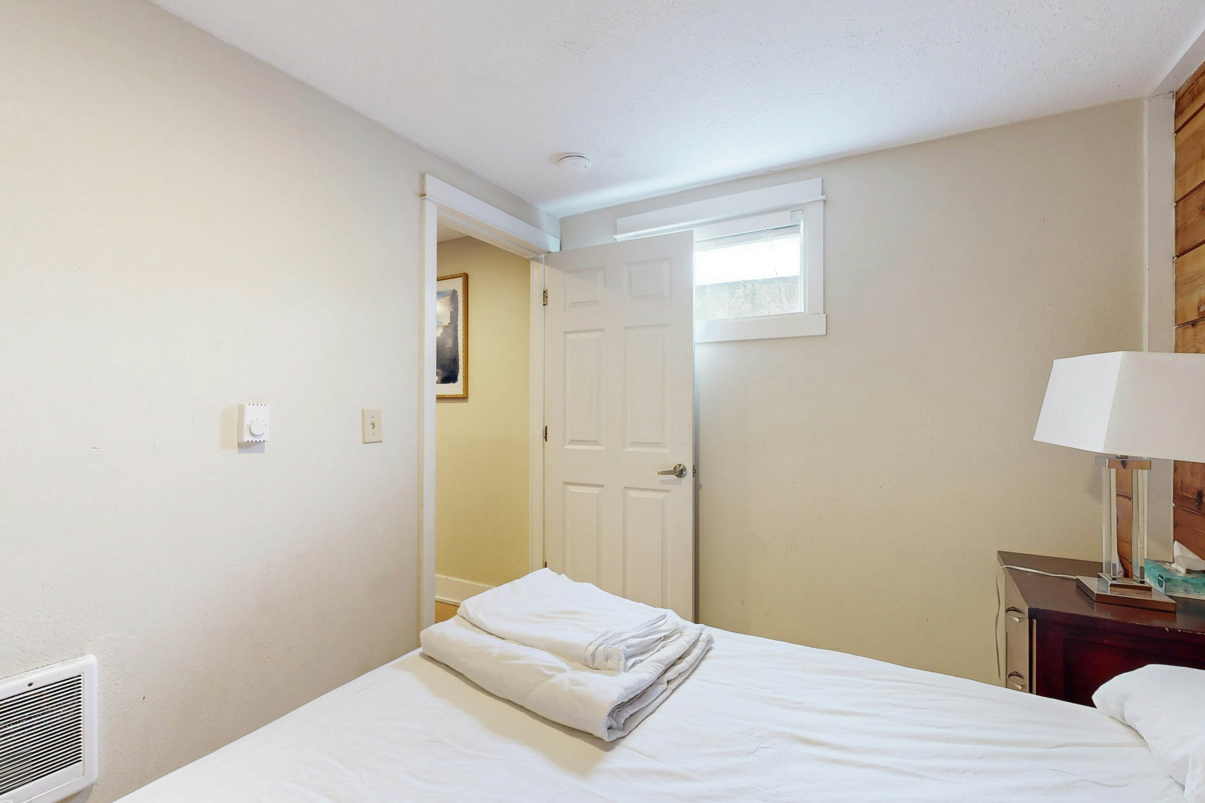 Cozy Coastal Condo with Ocean View, Close to the Beach, Dogs OK