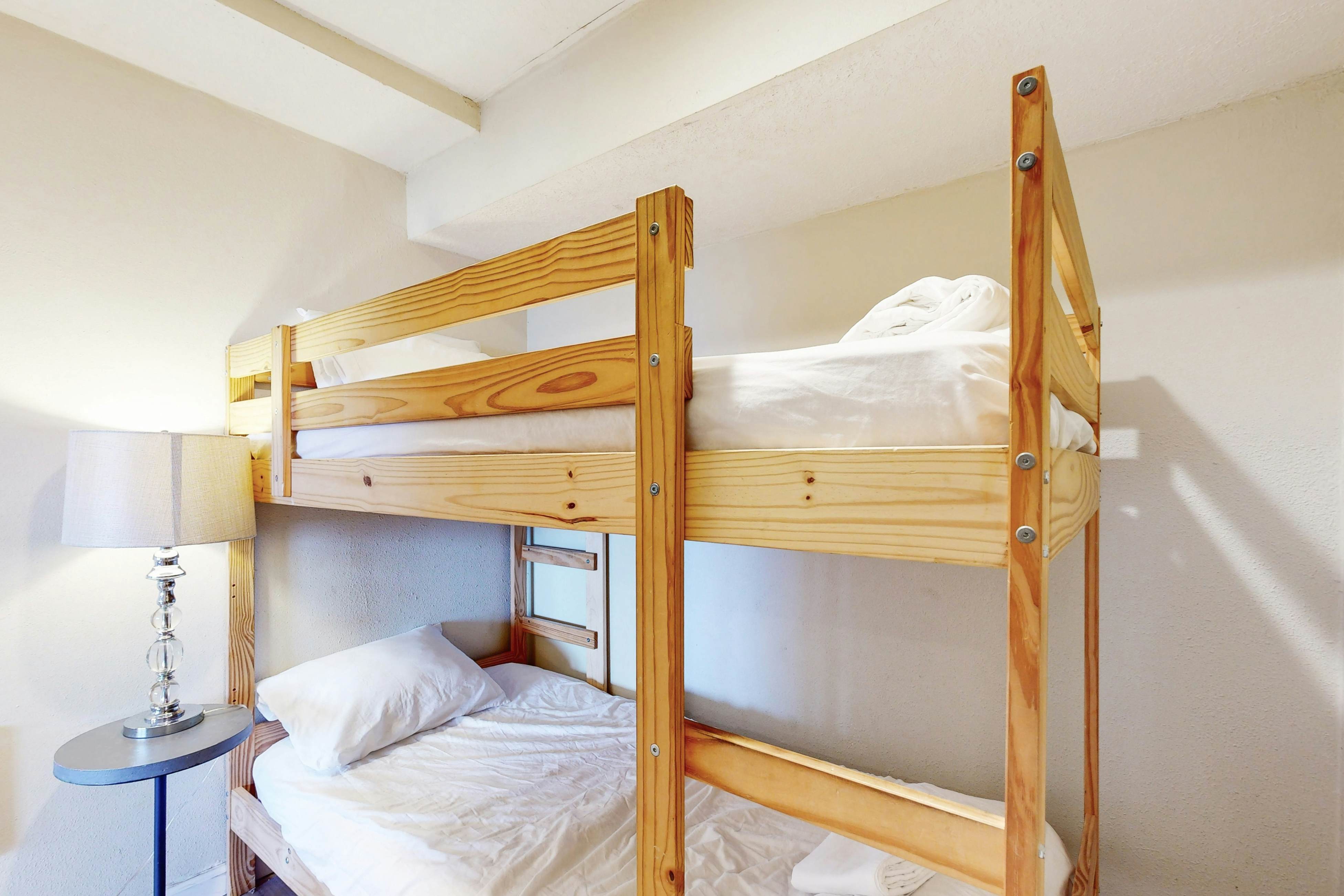 Cozy Coastal Condo with Ocean View, Close to the Beach, Dogs OK