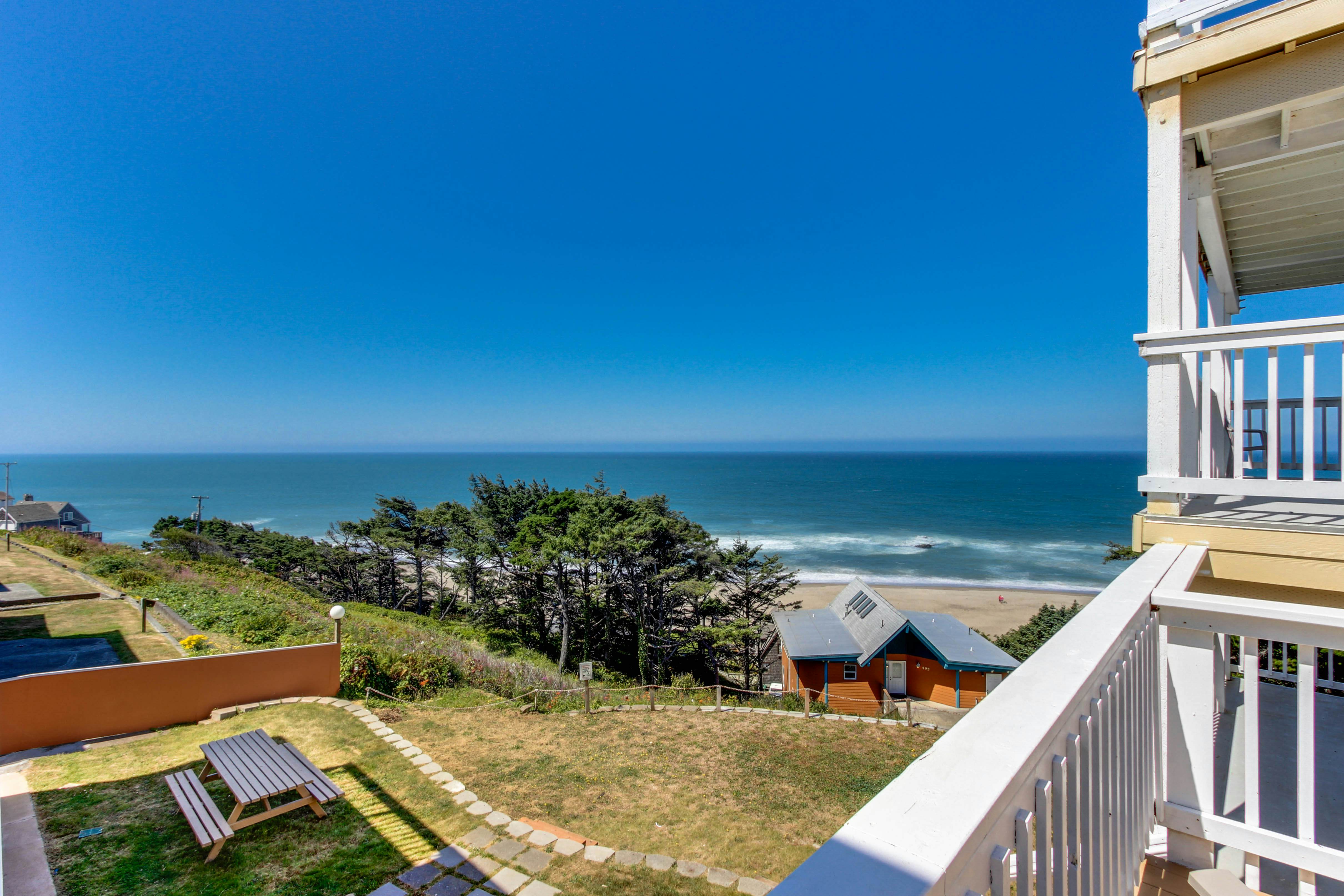 Cozy Coastal Condo with Ocean View, Close to the Beach, Dogs OK