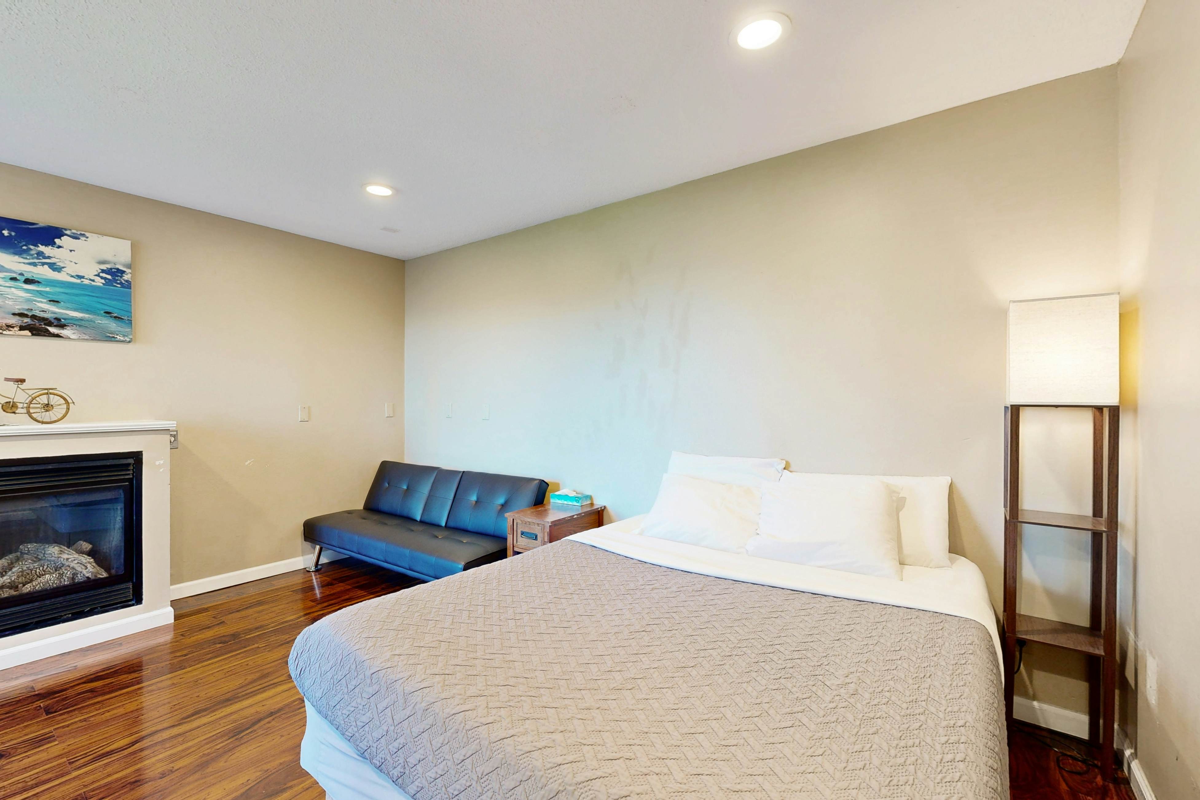 Charming Studio Condo with Nearby Beach Access - Dogs OK