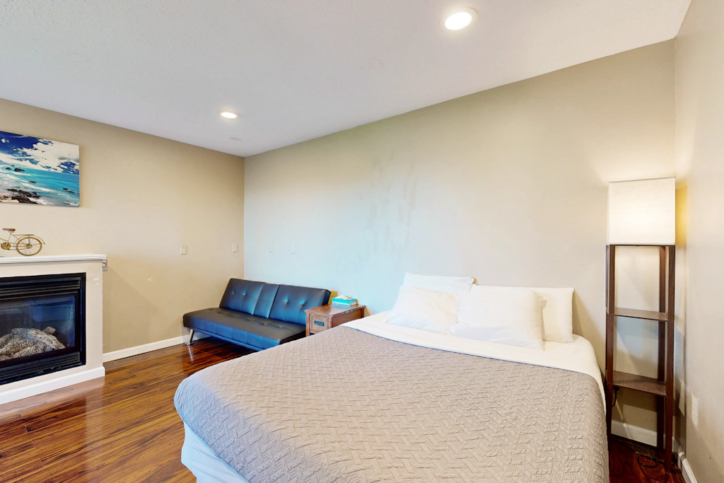 Charming Studio Condo with Nearby Beach Access Dogs OK