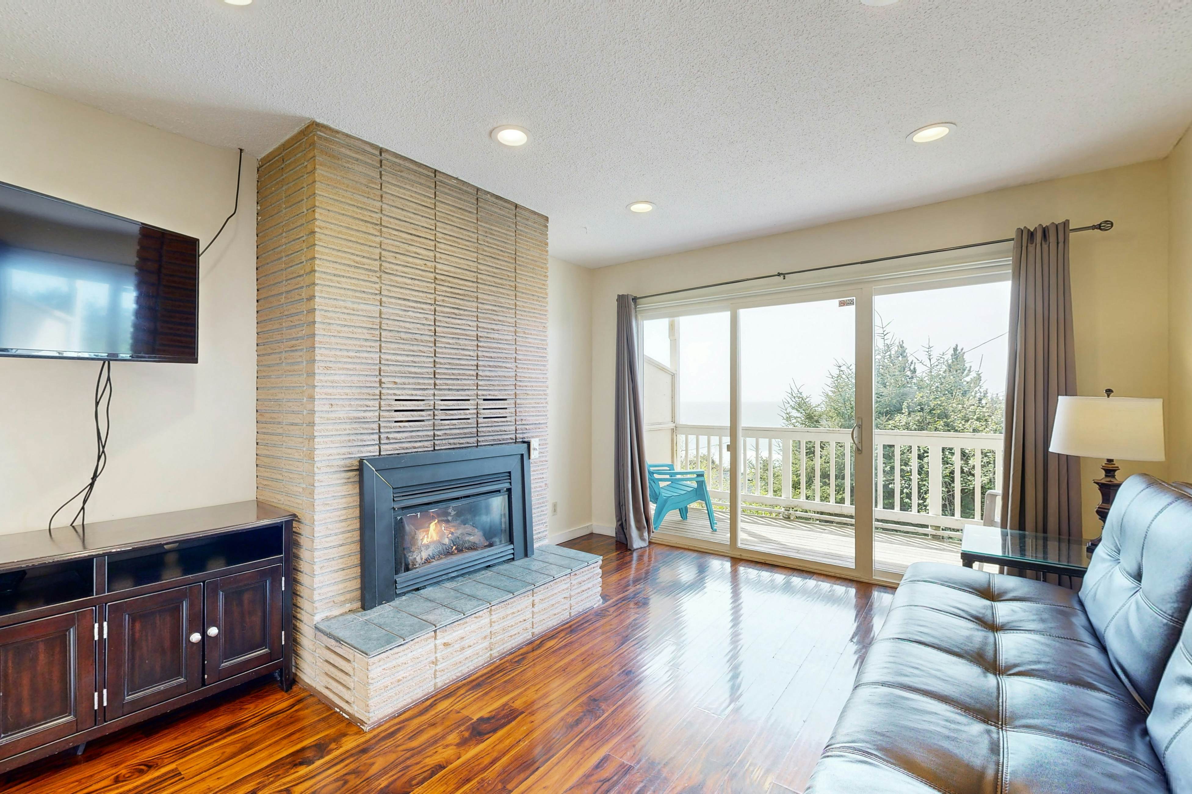 Dog-Friendly Condo with Beach Access & Ocean Views from Private Balcony