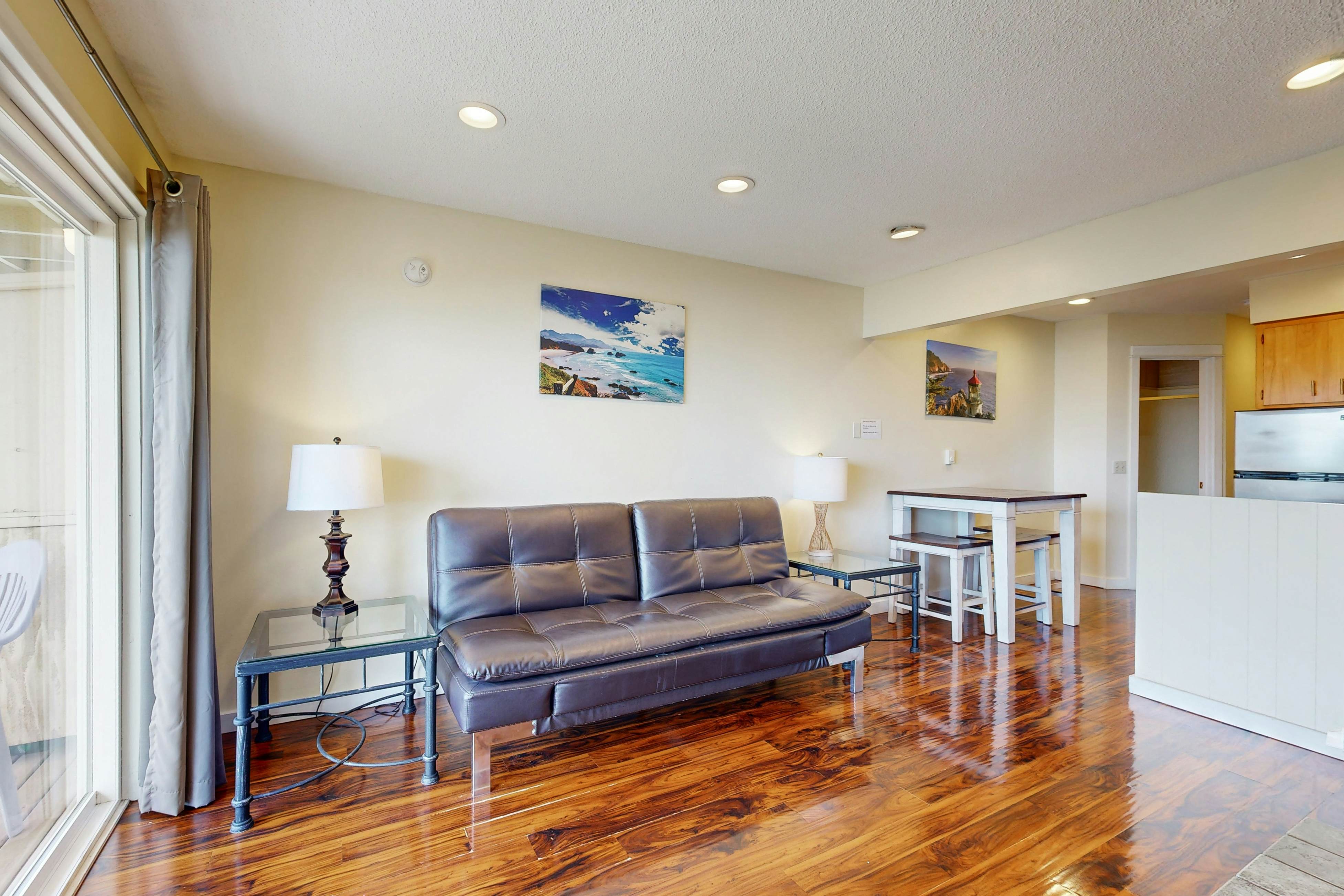 Dog-Friendly Condo with Beach Access & Ocean Views from Private Balcony