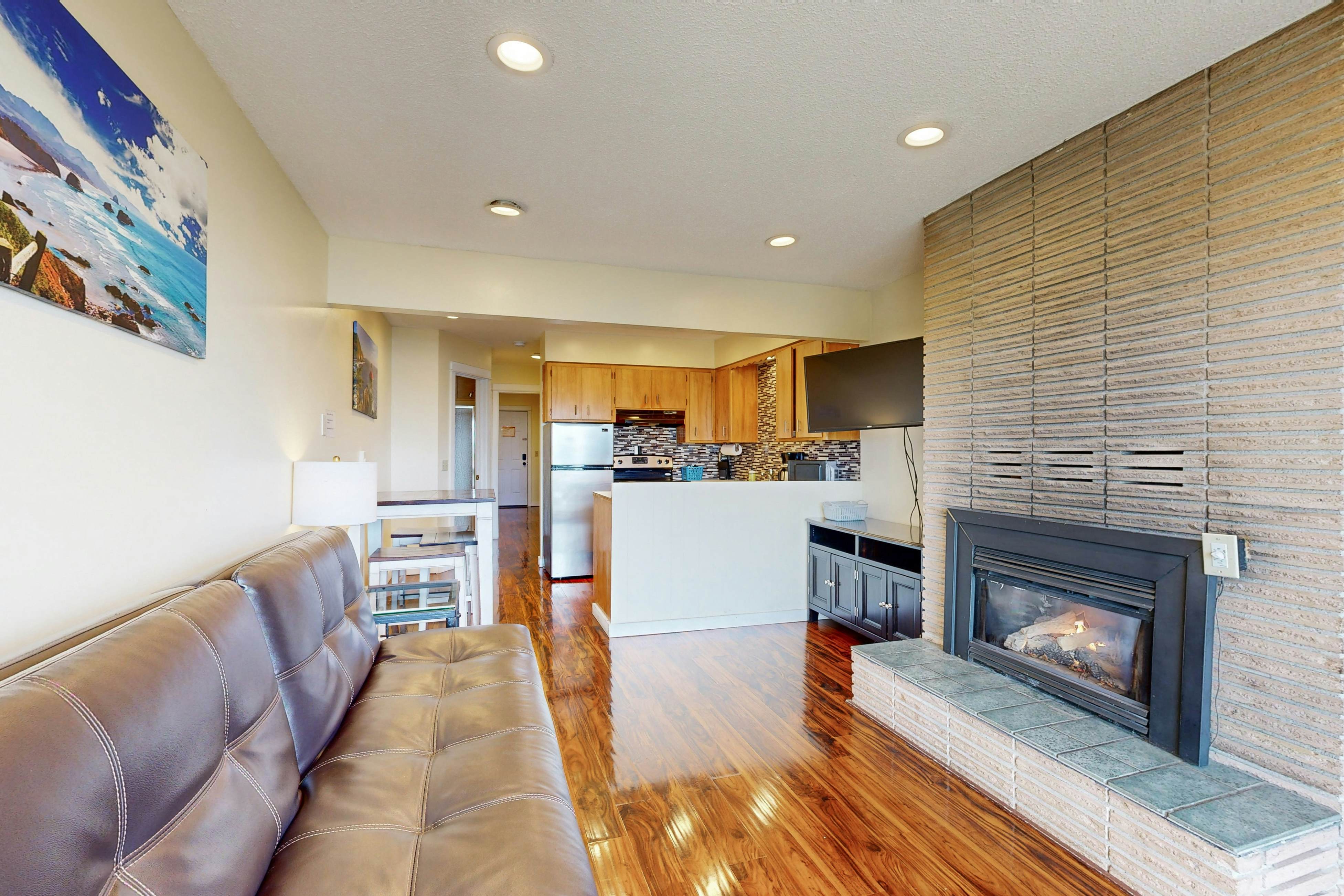 Dog-Friendly Condo with Beach Access & Ocean Views from Private Balcony