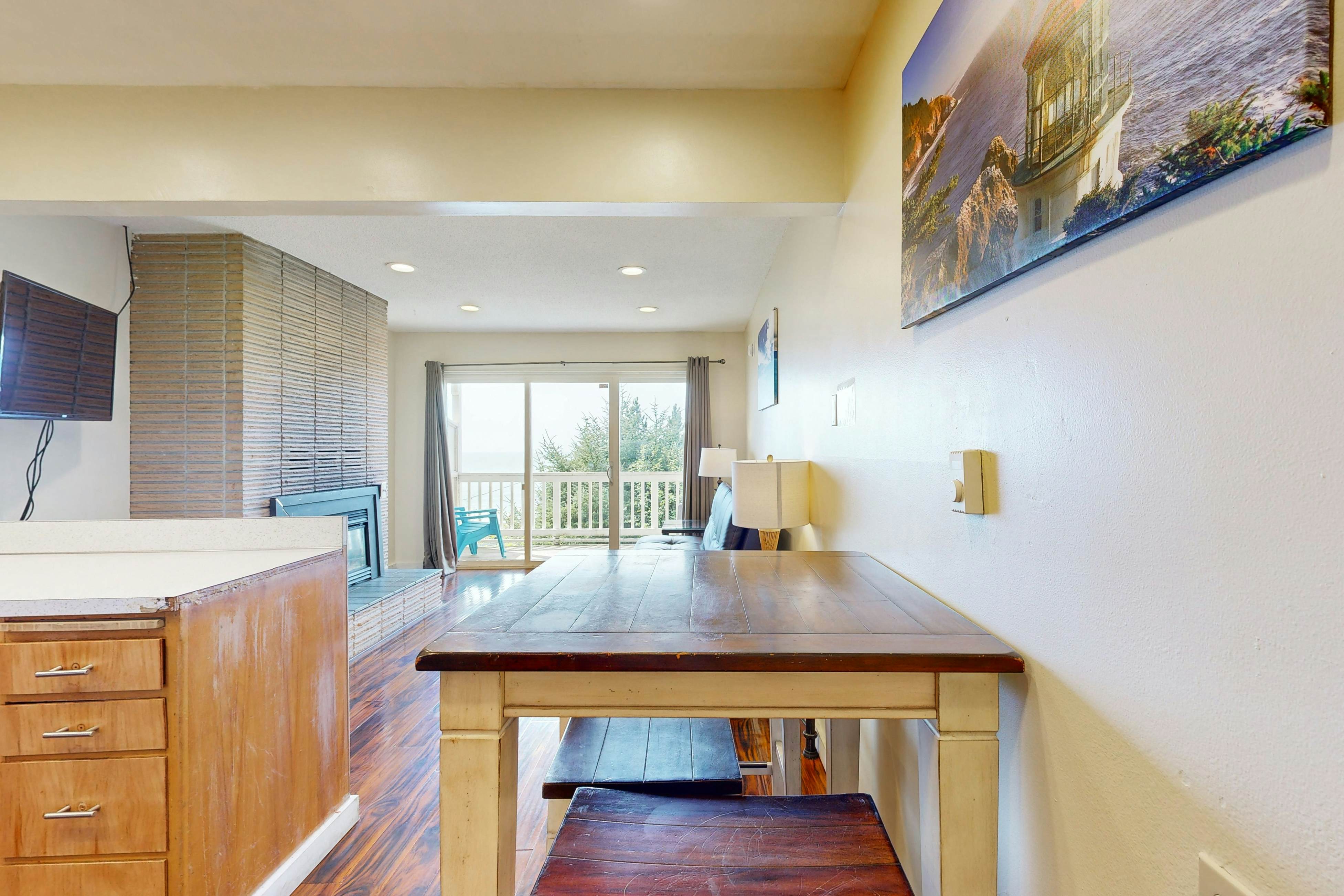 Dog-Friendly Condo with Beach Access & Ocean Views from Private Balcony