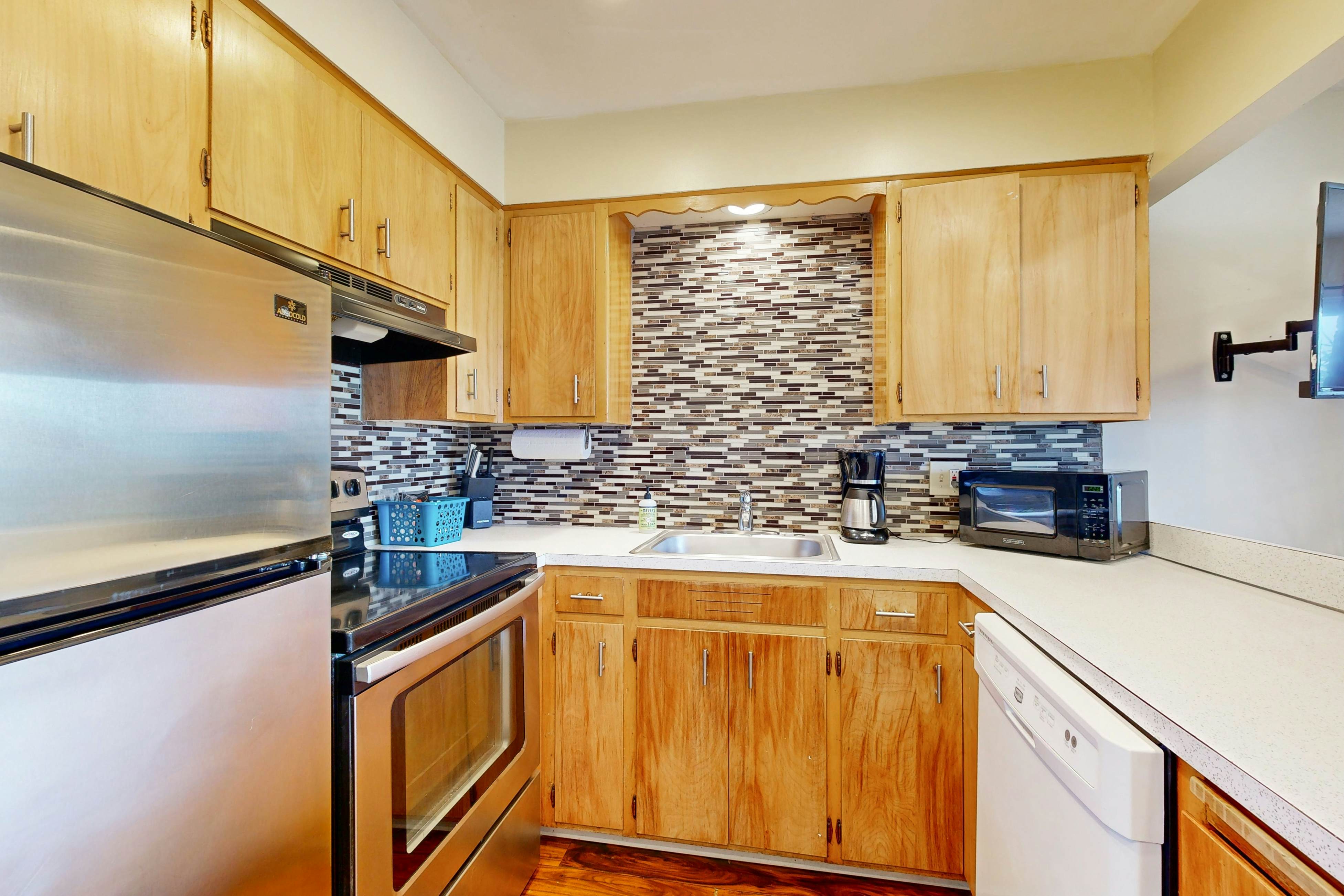 Dog-Friendly Condo with Beach Access & Ocean Views from Private Balcony