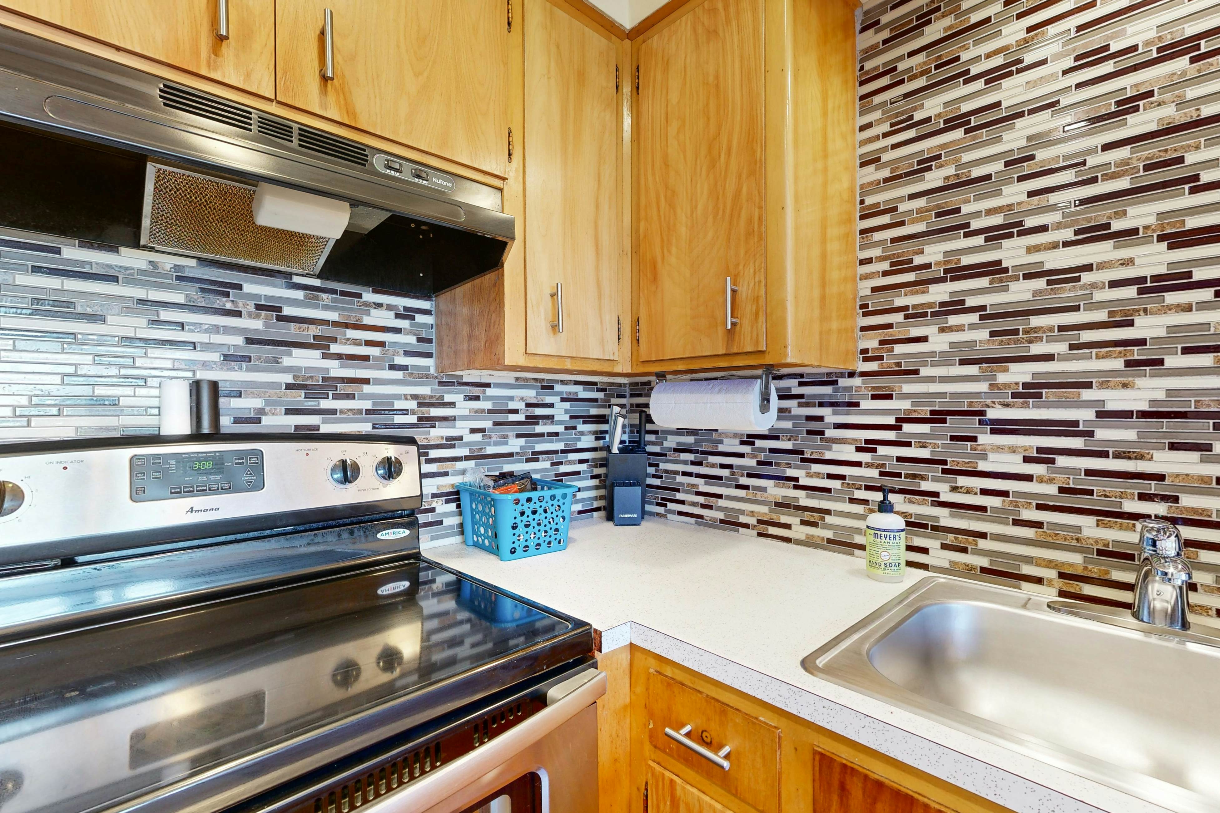 Dog-Friendly Condo with Beach Access & Ocean Views from Private Balcony