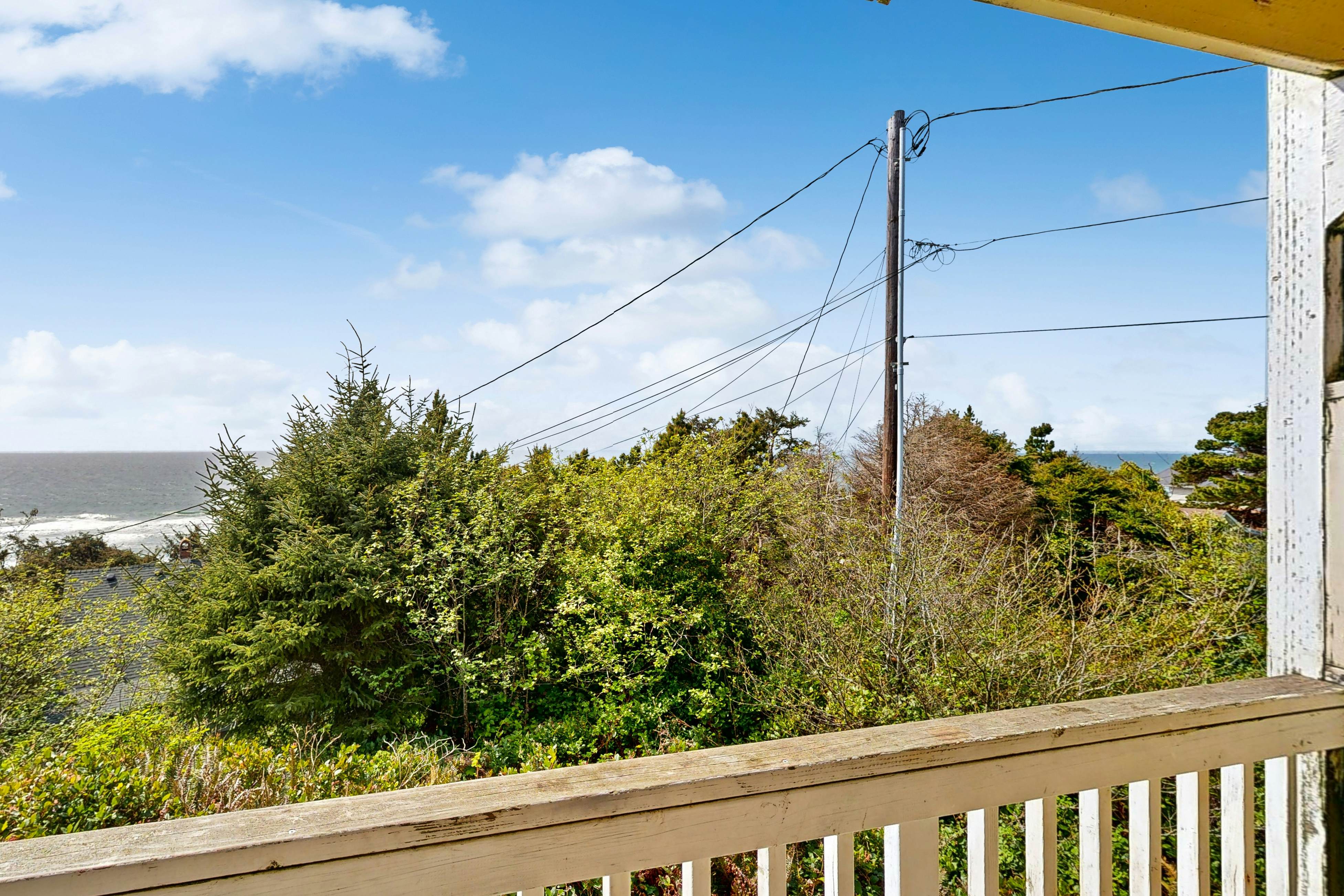 Dog-Friendly Condo with Beach Access & Ocean Views from Private Balcony