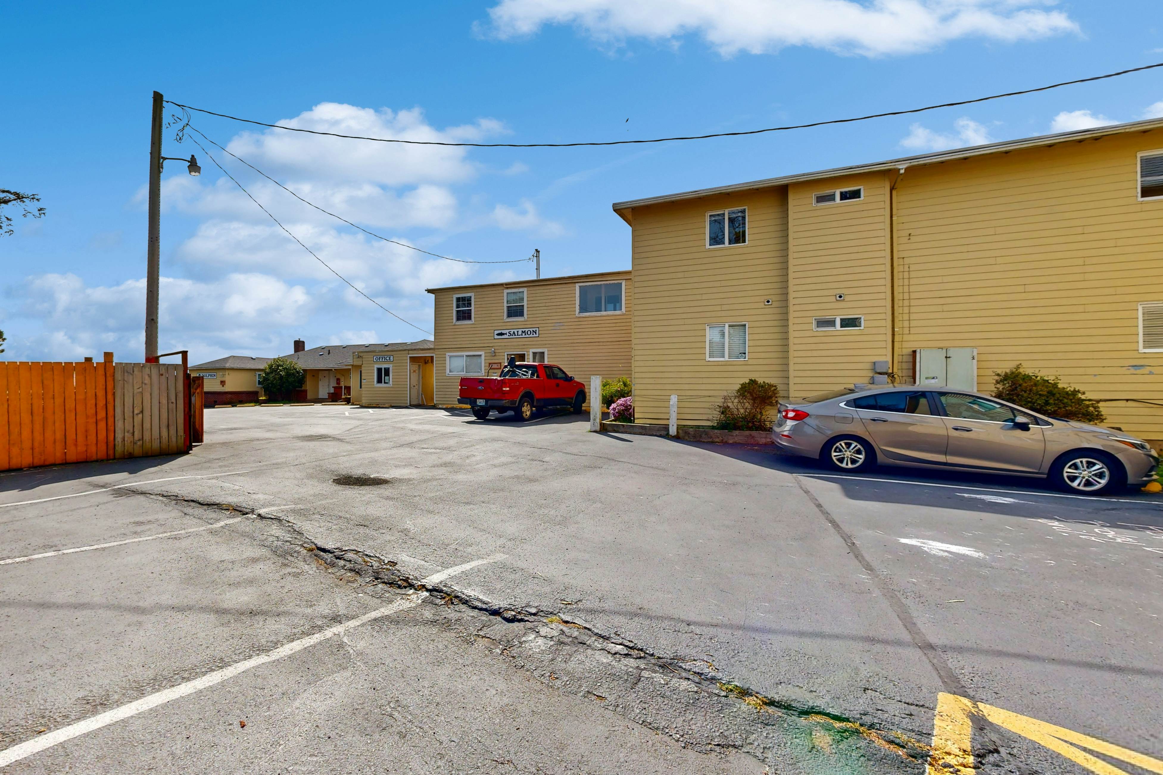 Dog-Friendly Condo with Beach Access & Ocean Views from Private Balcony