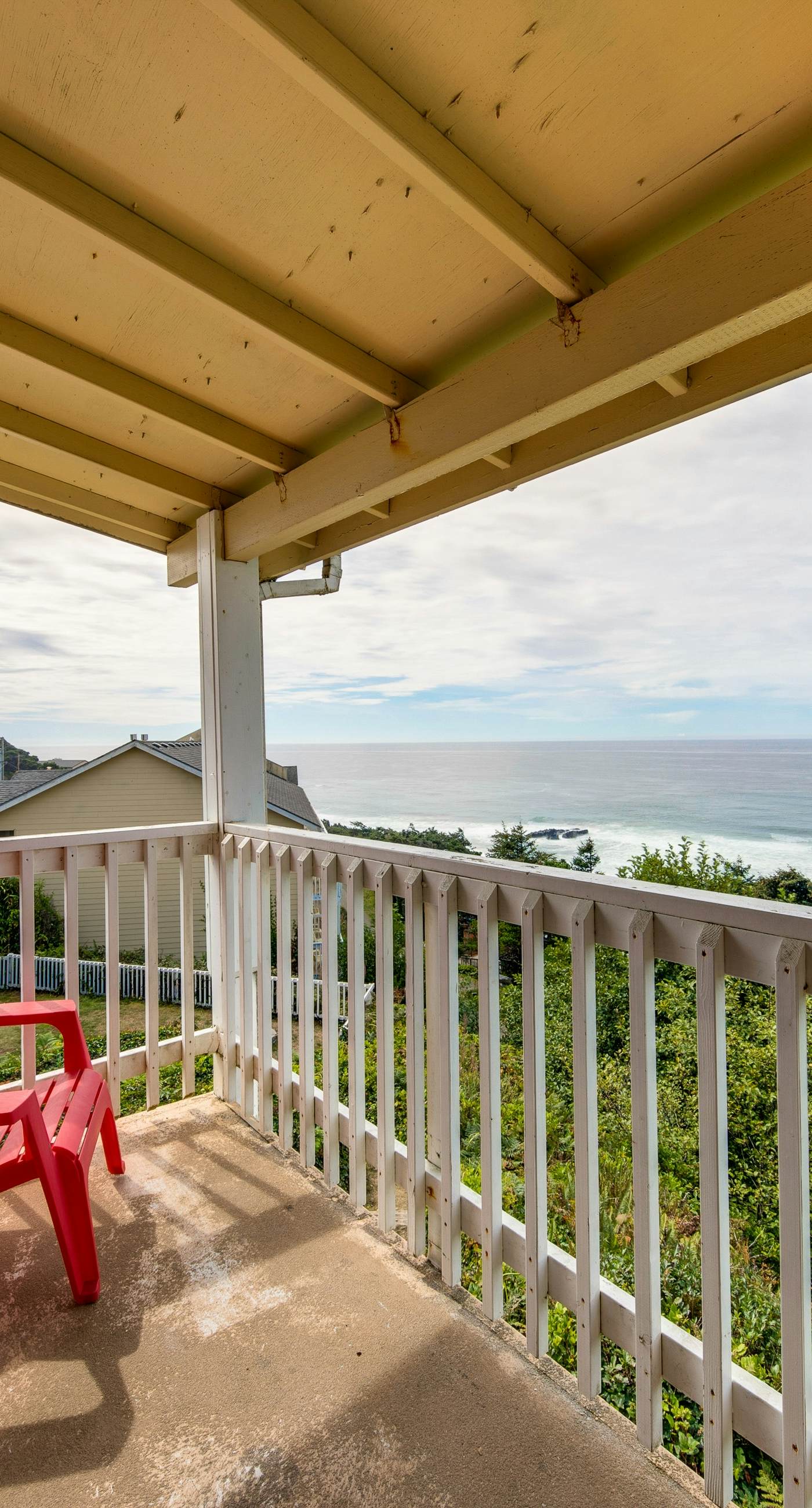 Oceanview Condo with Full Kitchen Balcony Beach Access Nearby