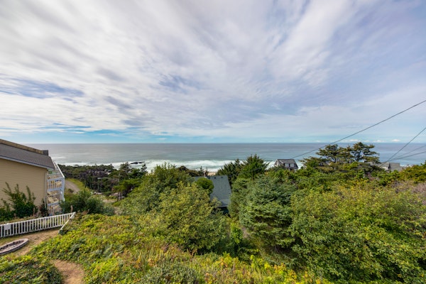 Oceanview Condo with Full Kitchen Balcony Beach Access Nearby